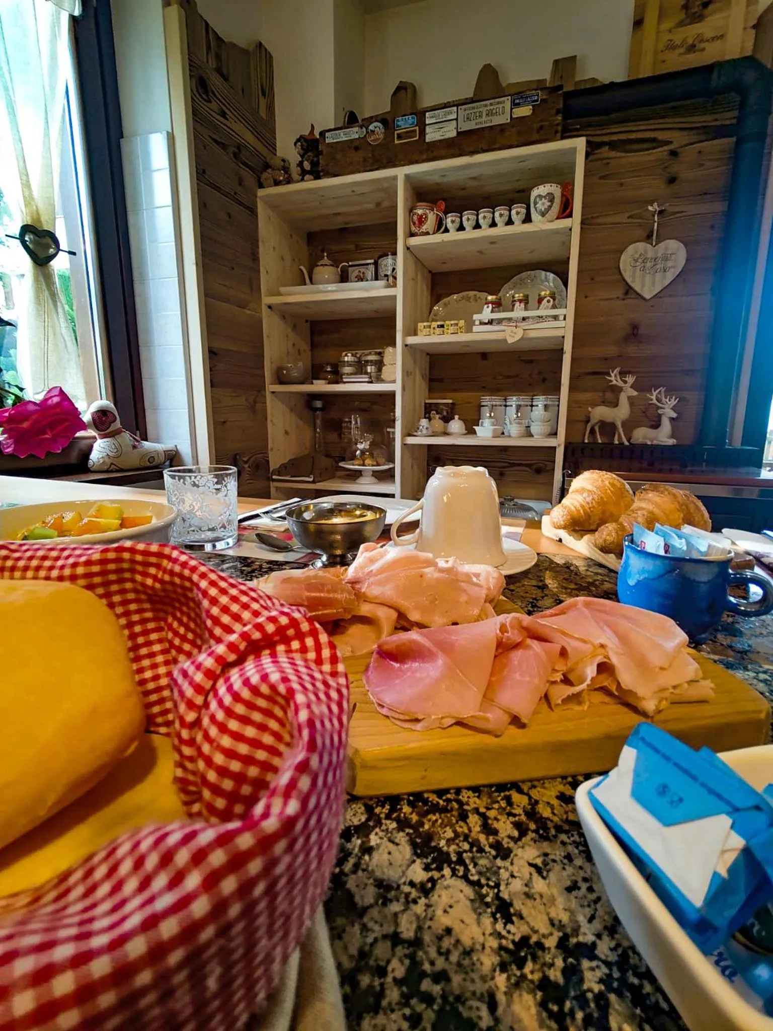 Breakfast in La CRI Bed & Breakfast