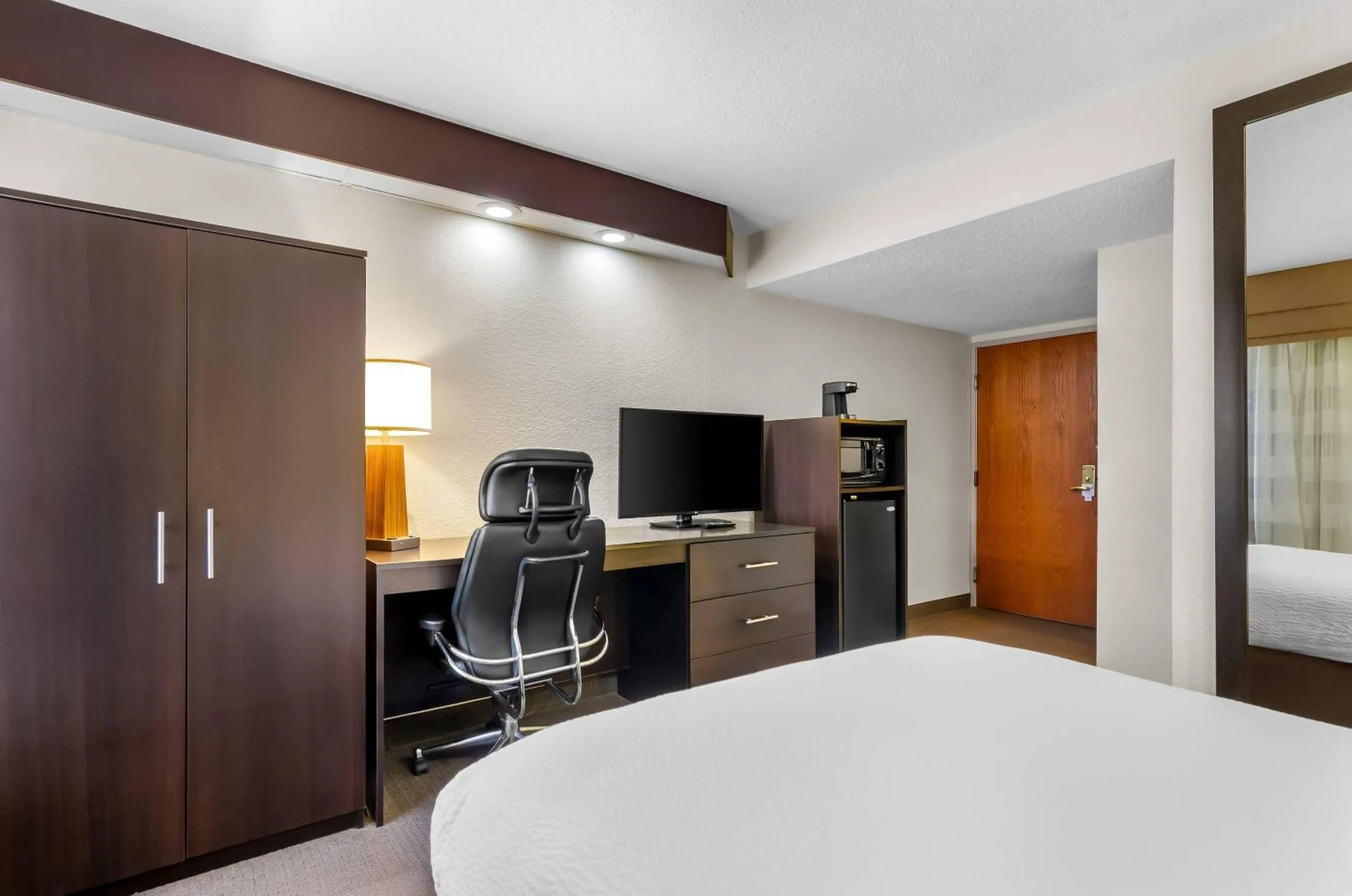 Bedroom, Bed in Sleep Inn Beaver- Beckley