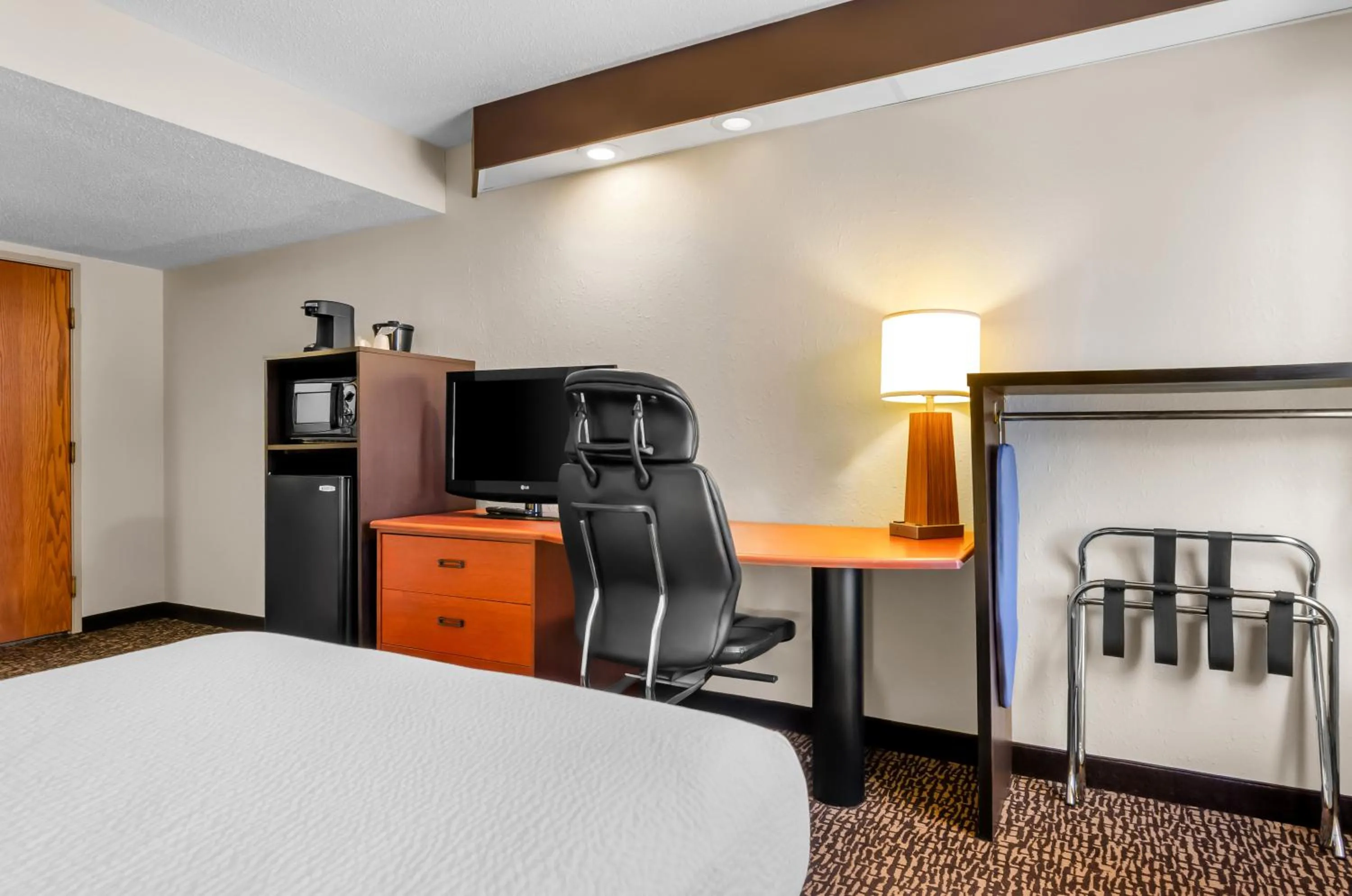 Bedroom, Bed in Sleep Inn Beaver- Beckley