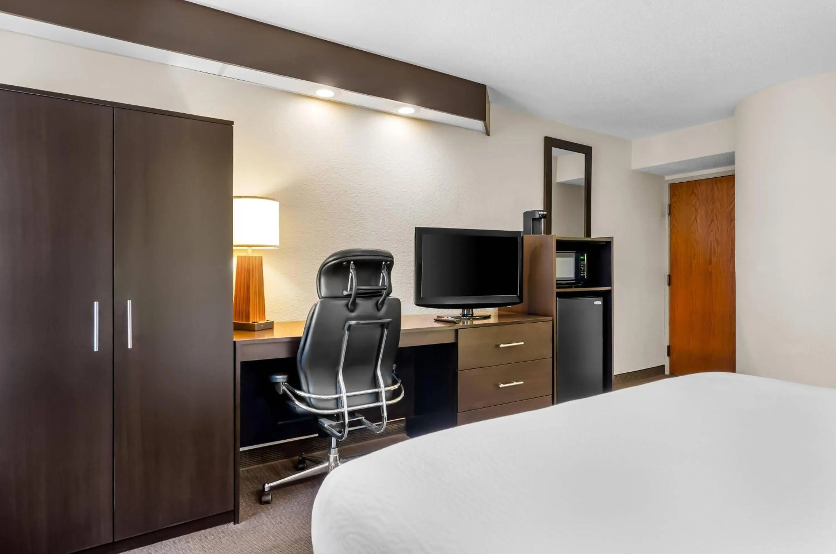 Bedroom in Sleep Inn Beaver- Beckley