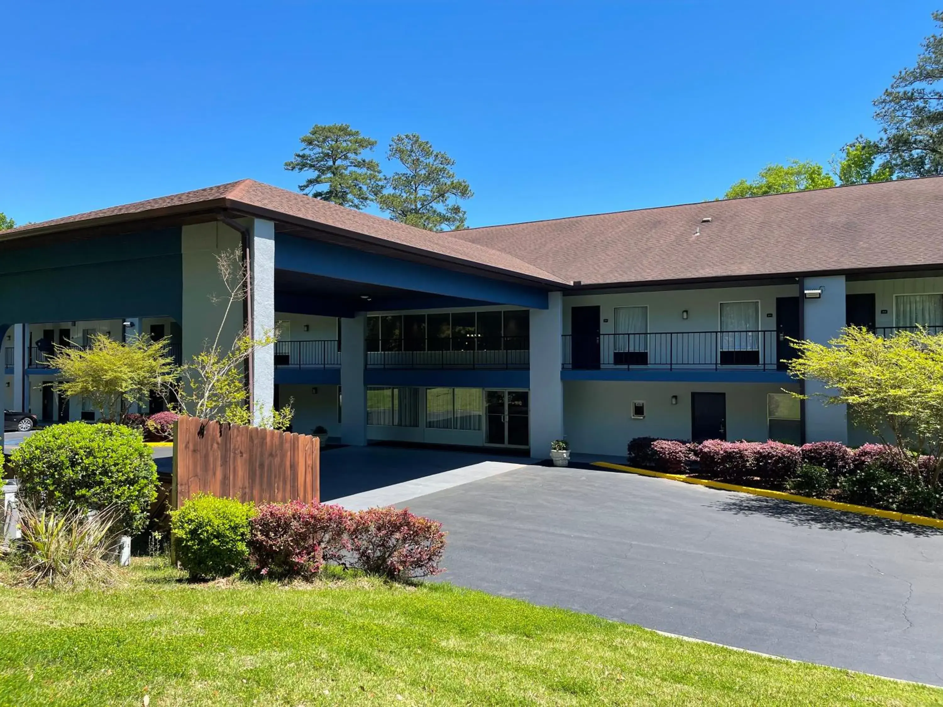 Property building in Best Western Tallahassee Downtown Inn and Suites Property building in Best Western Tallahassee Downtown Inn and Suites