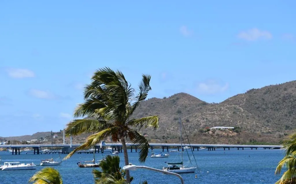 Mountain view in Travel Inn Hotel Simpson Bay