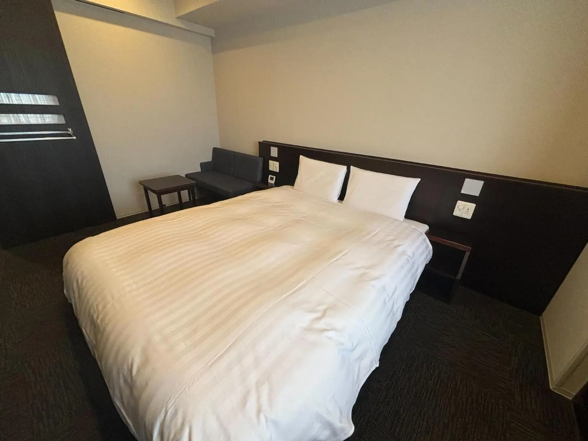 Deluxe Queen Room - single occupancy - Non-Smoking in Dormy Inn Kochi Deluxe Queen Room - single occupancy - Non-Smoking in Dormy Inn Kochi