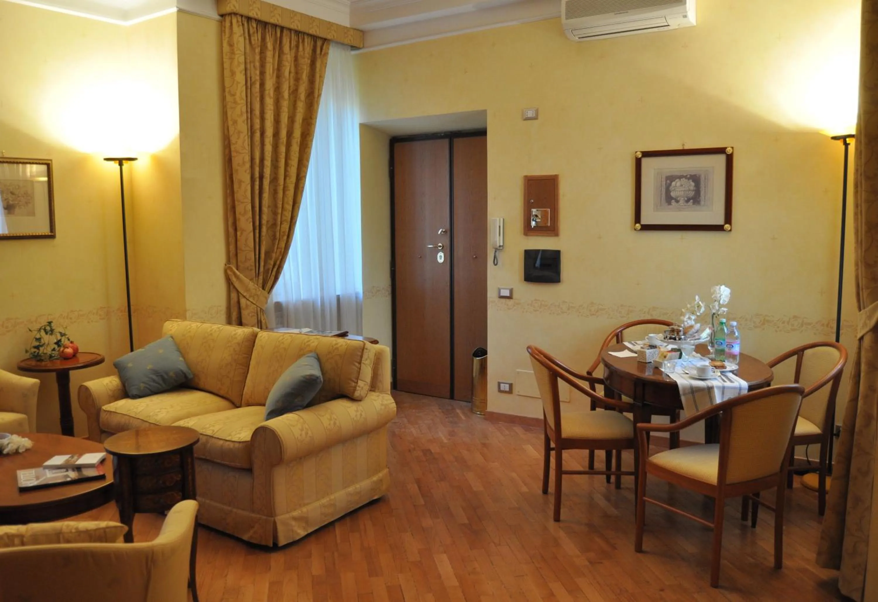 Living room in Dea Suite Roma