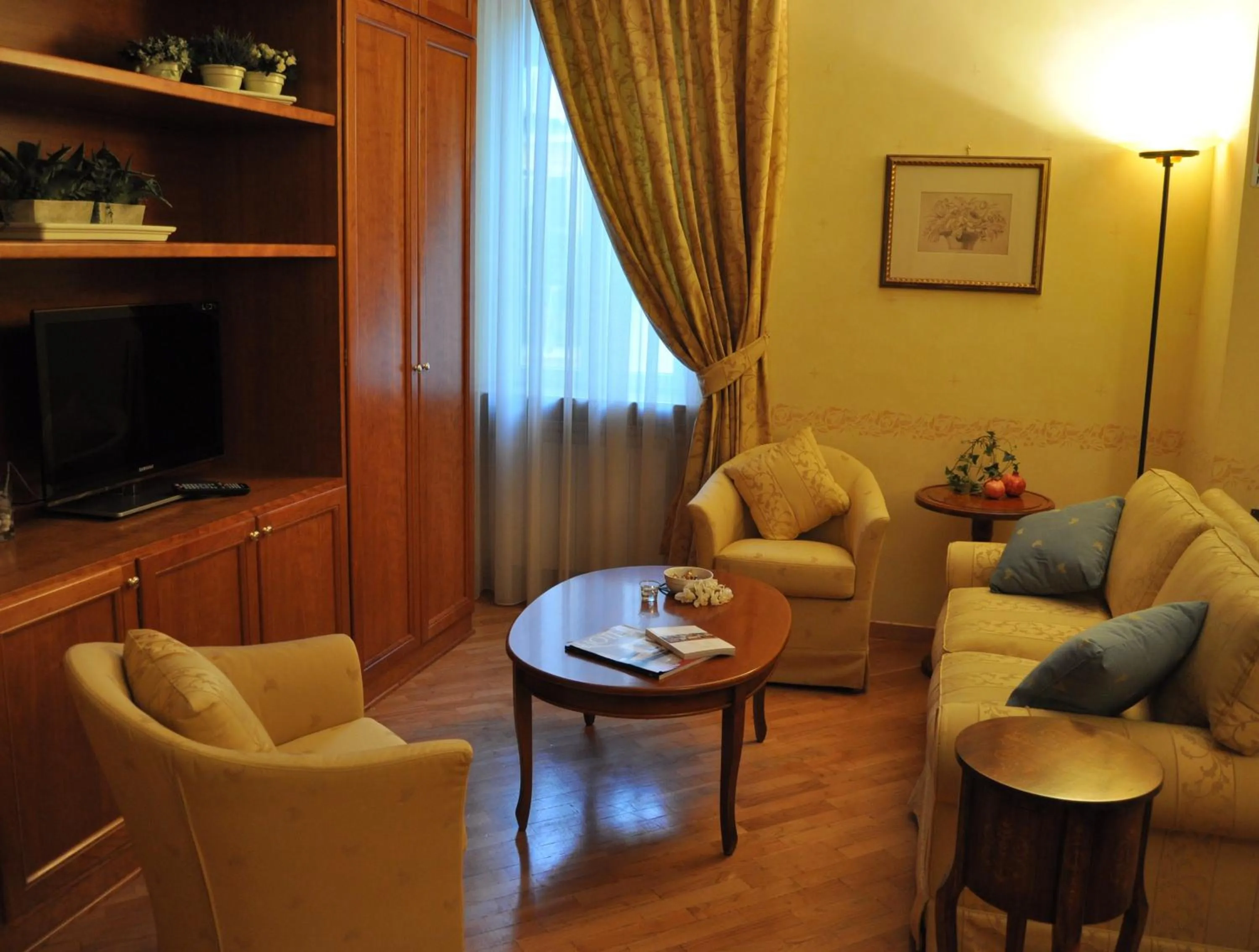 TV and multimedia in Dea Suite Roma