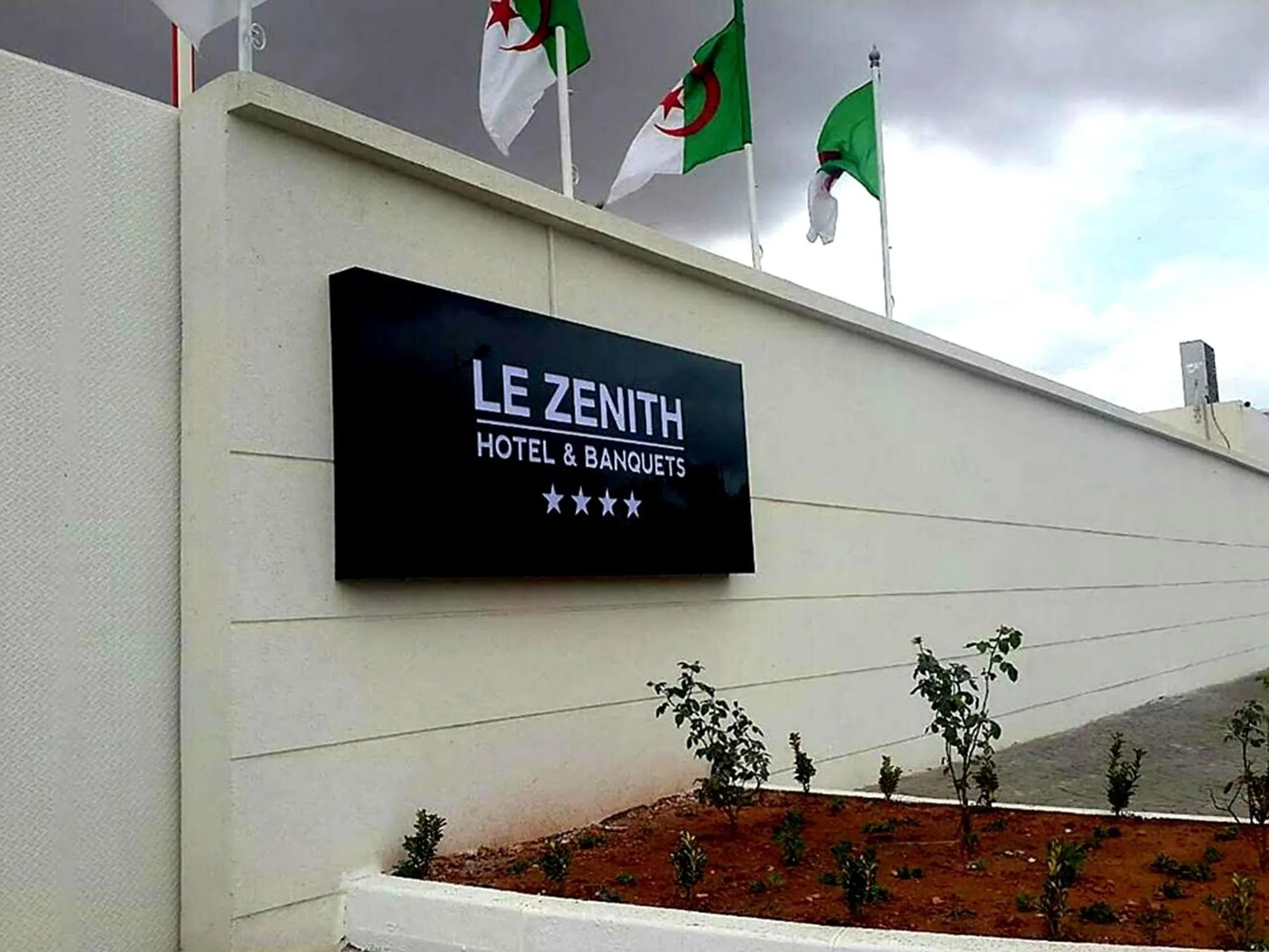 Property building in Le Zenith Hotel Oran