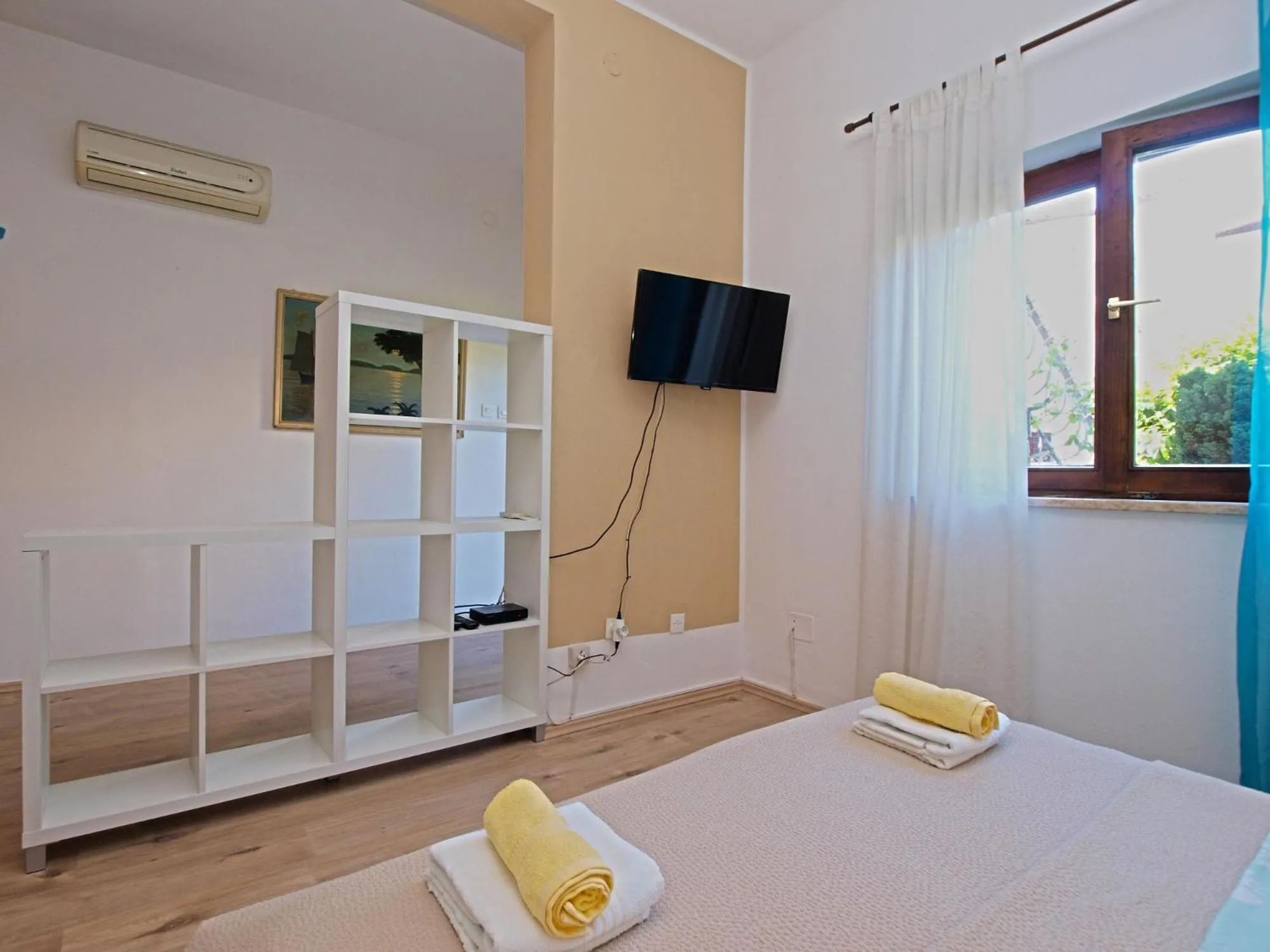 Bed in Apartment Igor 1364