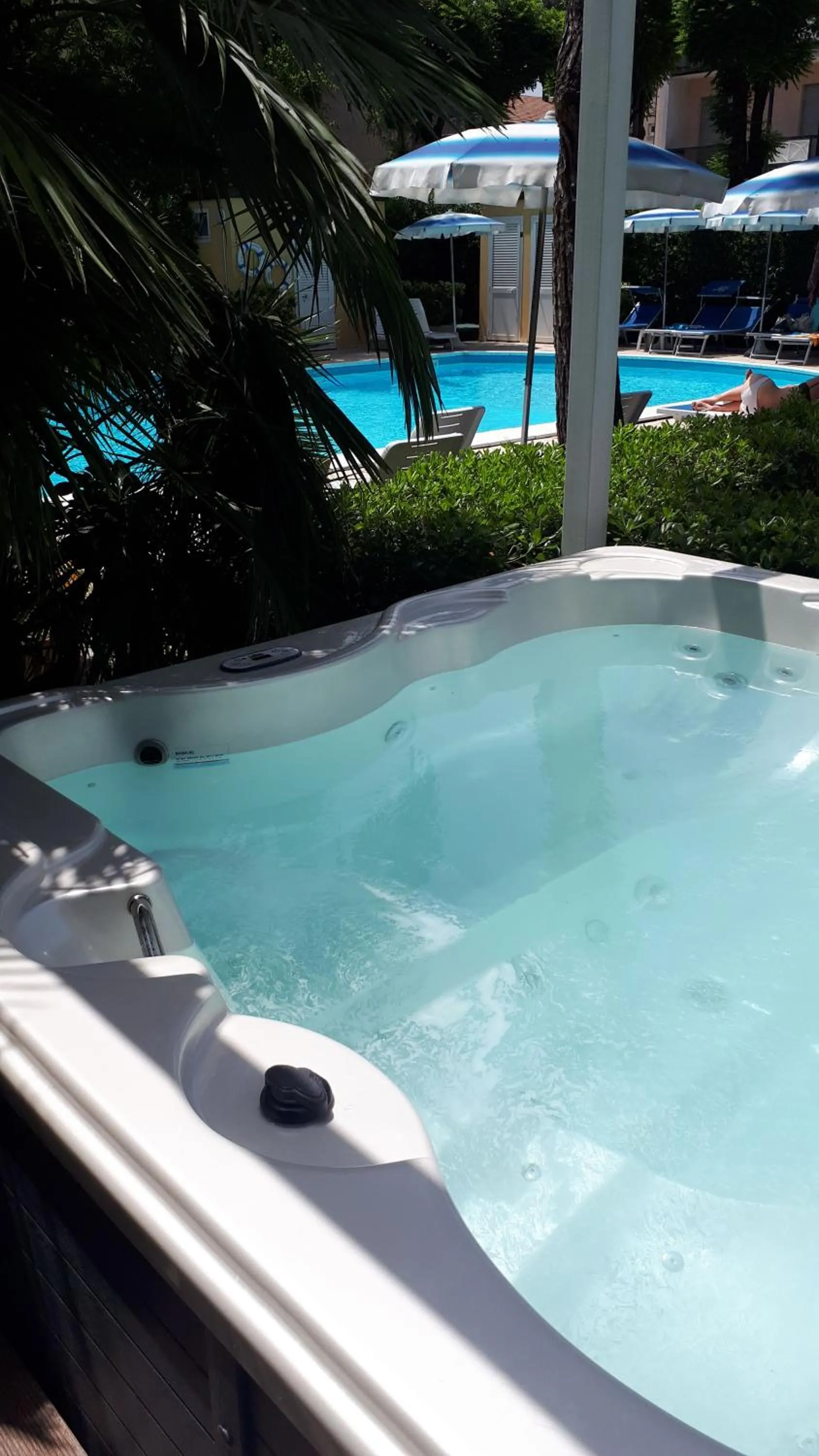 Hot Tub in Hotel Bahama