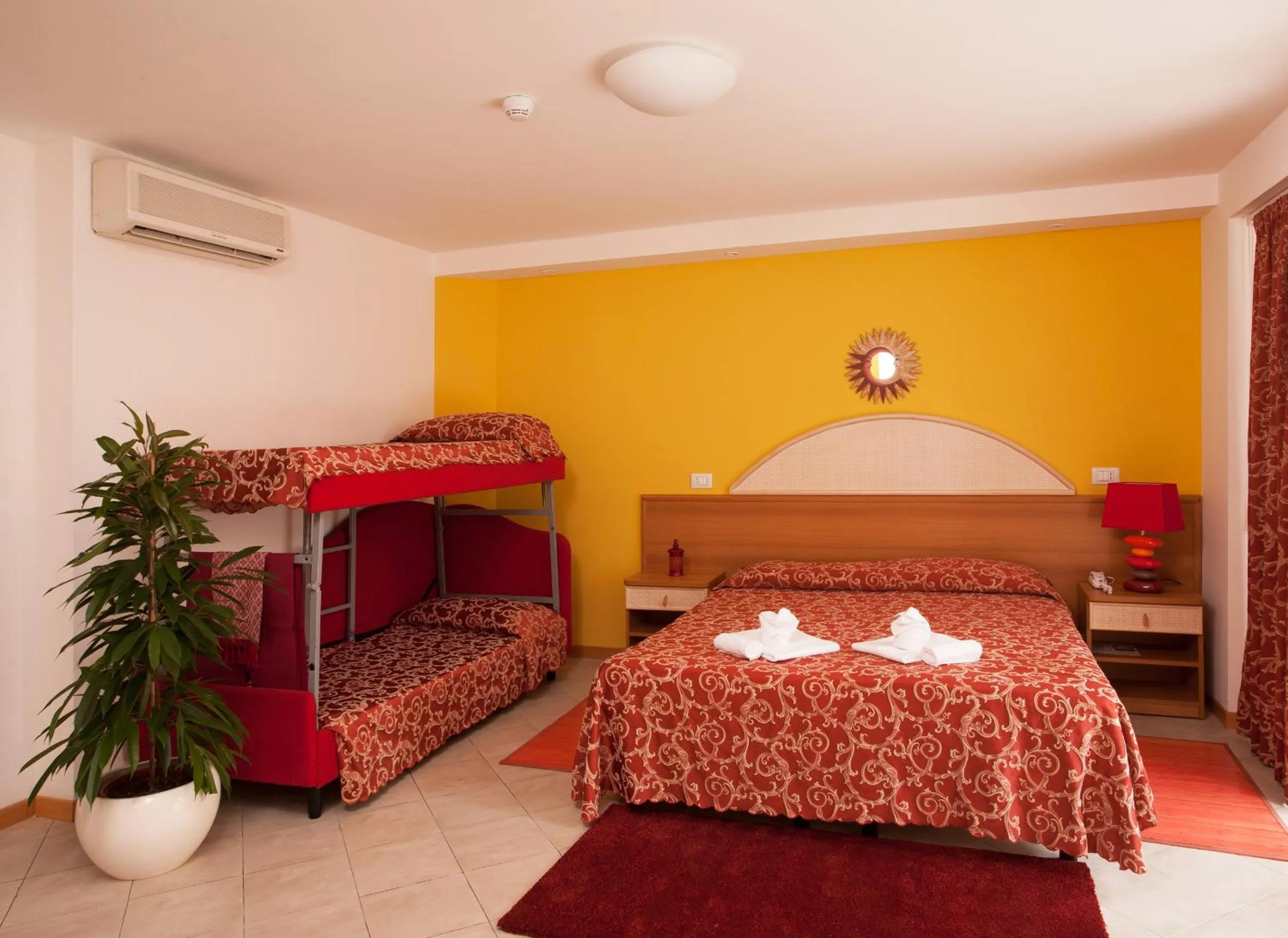 Photo of the whole room, Bed in Hotel Bahama