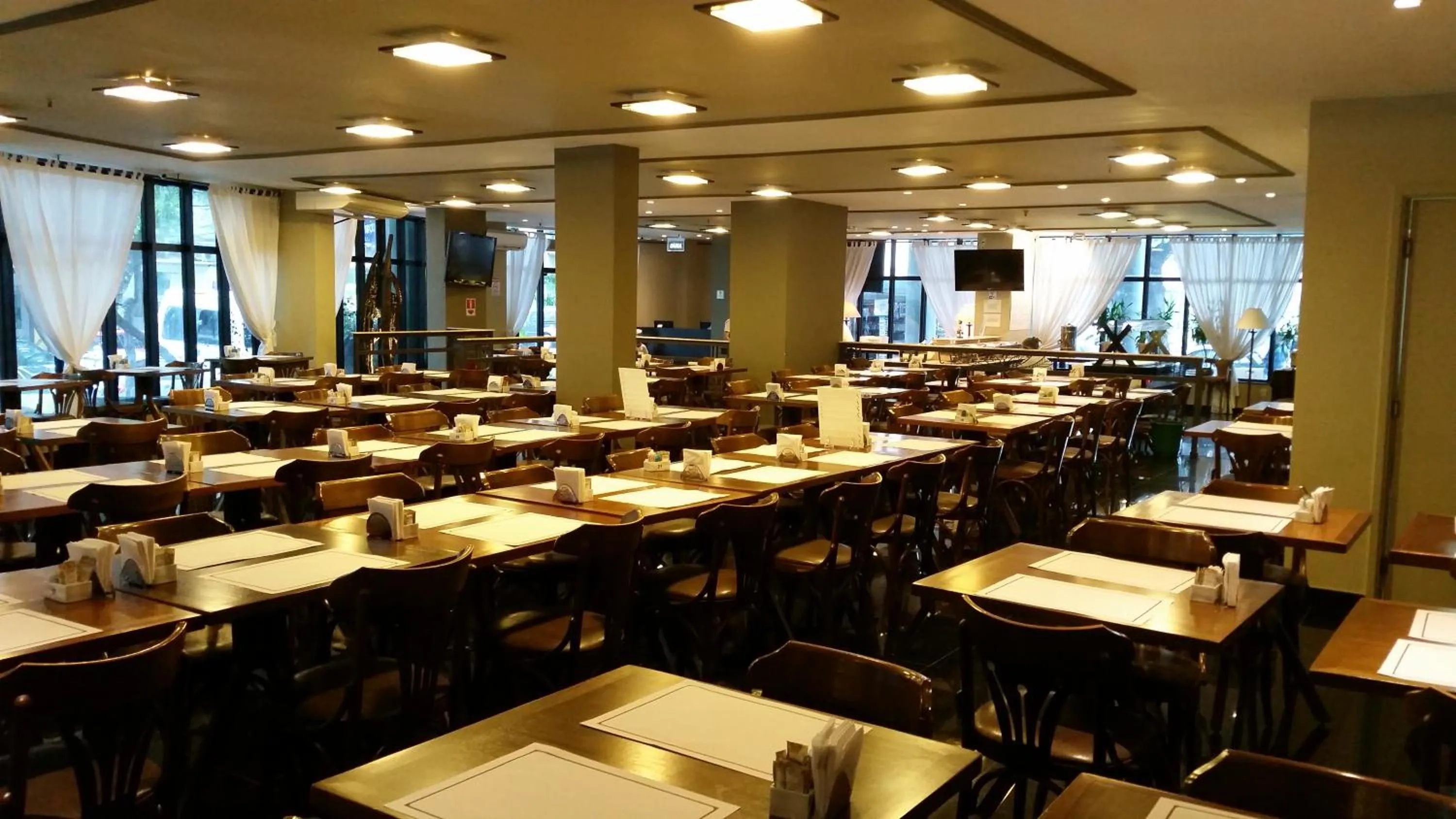 Restaurant/places to eat in Gallant Hotel