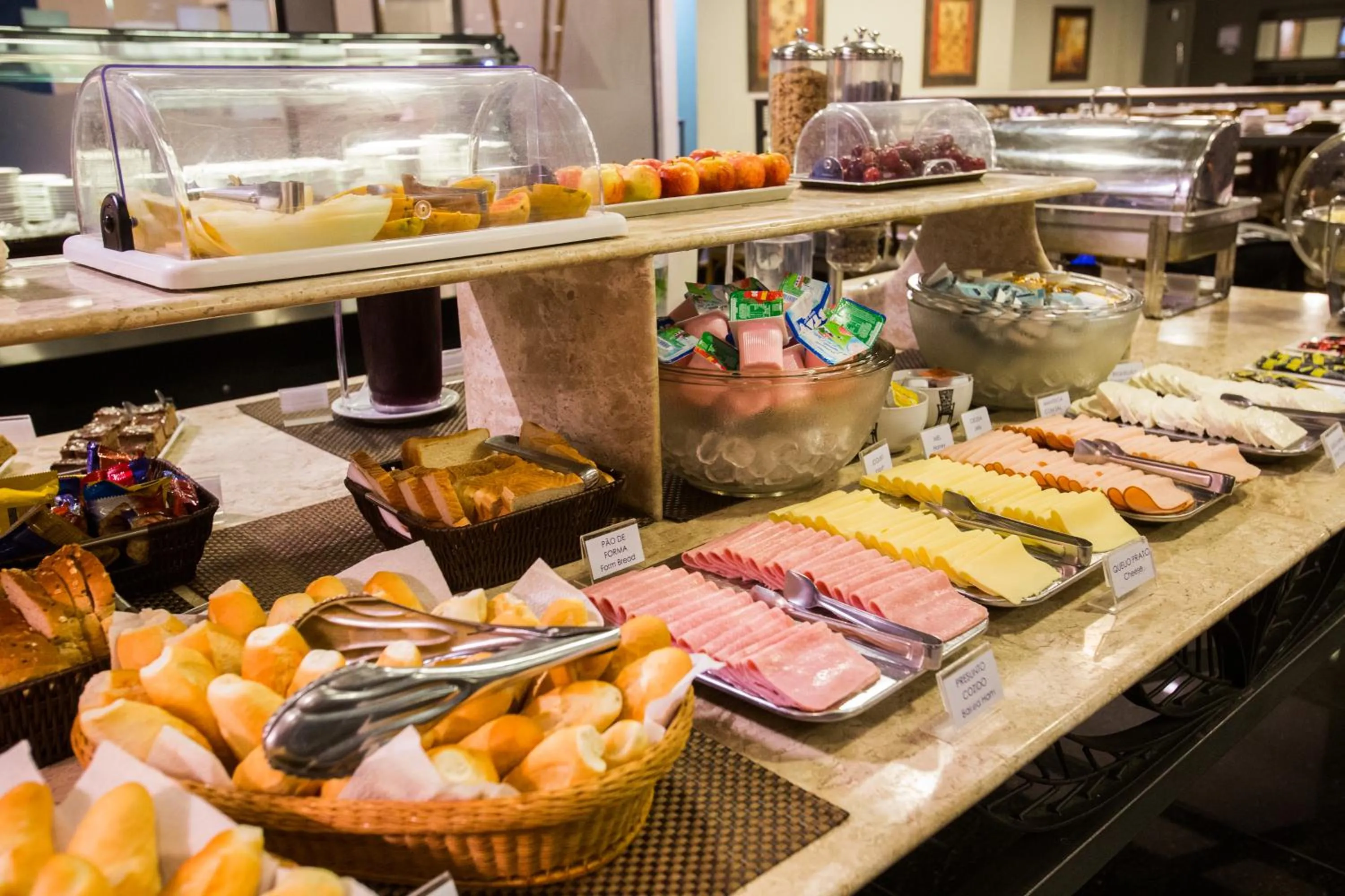 Restaurant/places to eat in Gallant Hotel