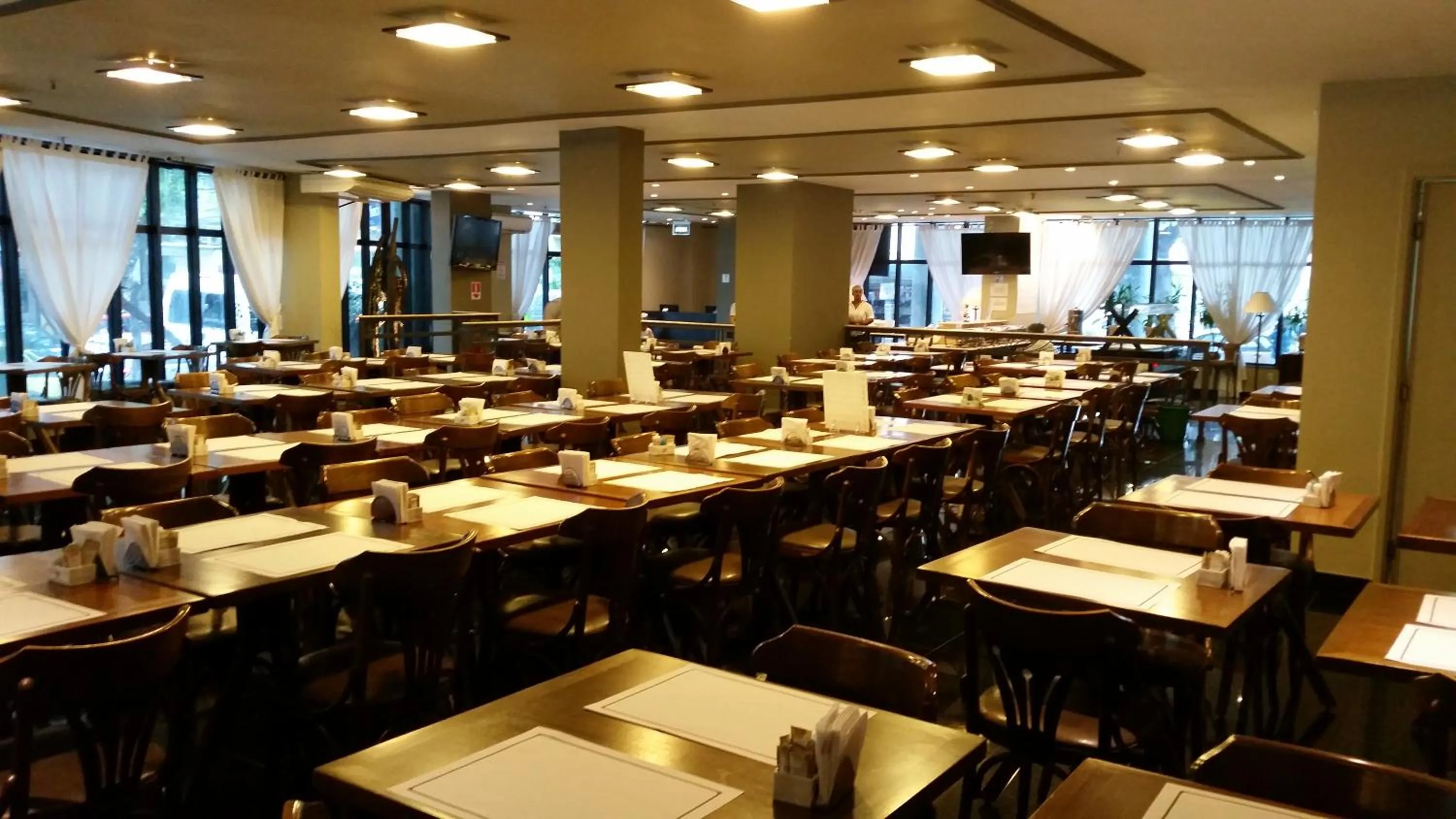 Restaurant/places to eat in Gallant Hotel