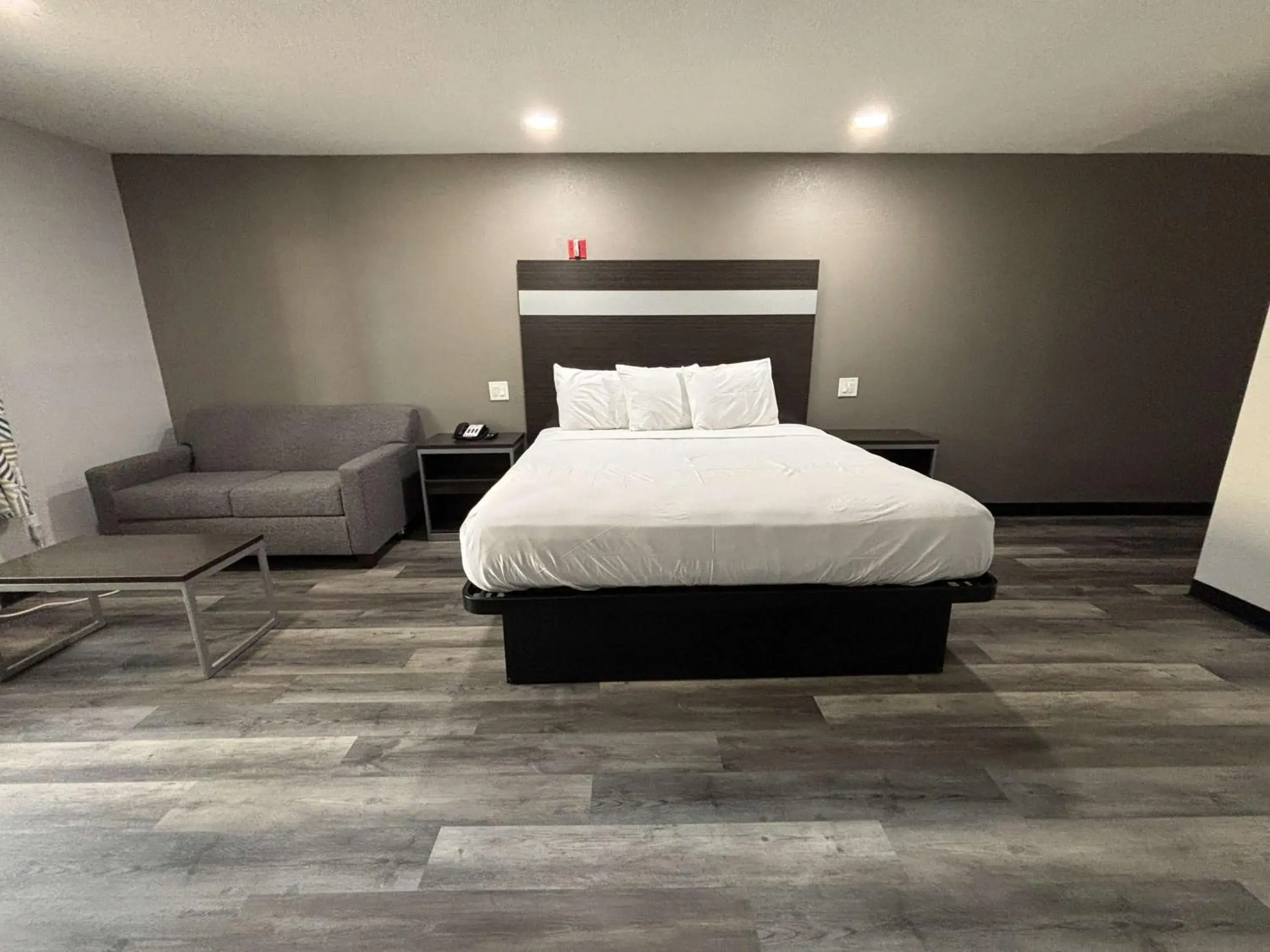 Bedroom, Bed in Americas Best Value Inn & Suites La Porte/Houston Bedroom, Bed in Americas Best Value Inn & Suites La Porte/Houston