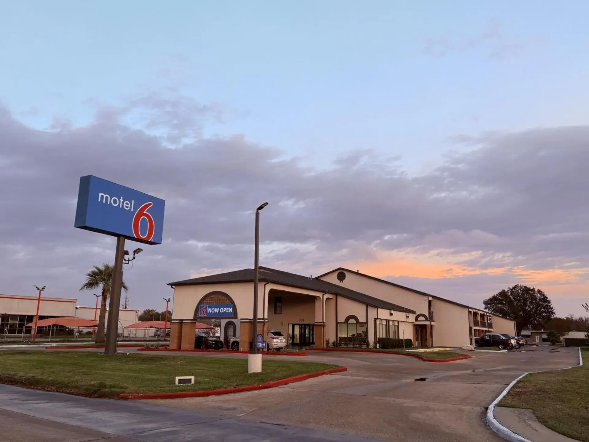 Property building in Americas Best Value Inn & Suites La Porte/Houston Property building in Americas Best Value Inn & Suites La Porte/Houston