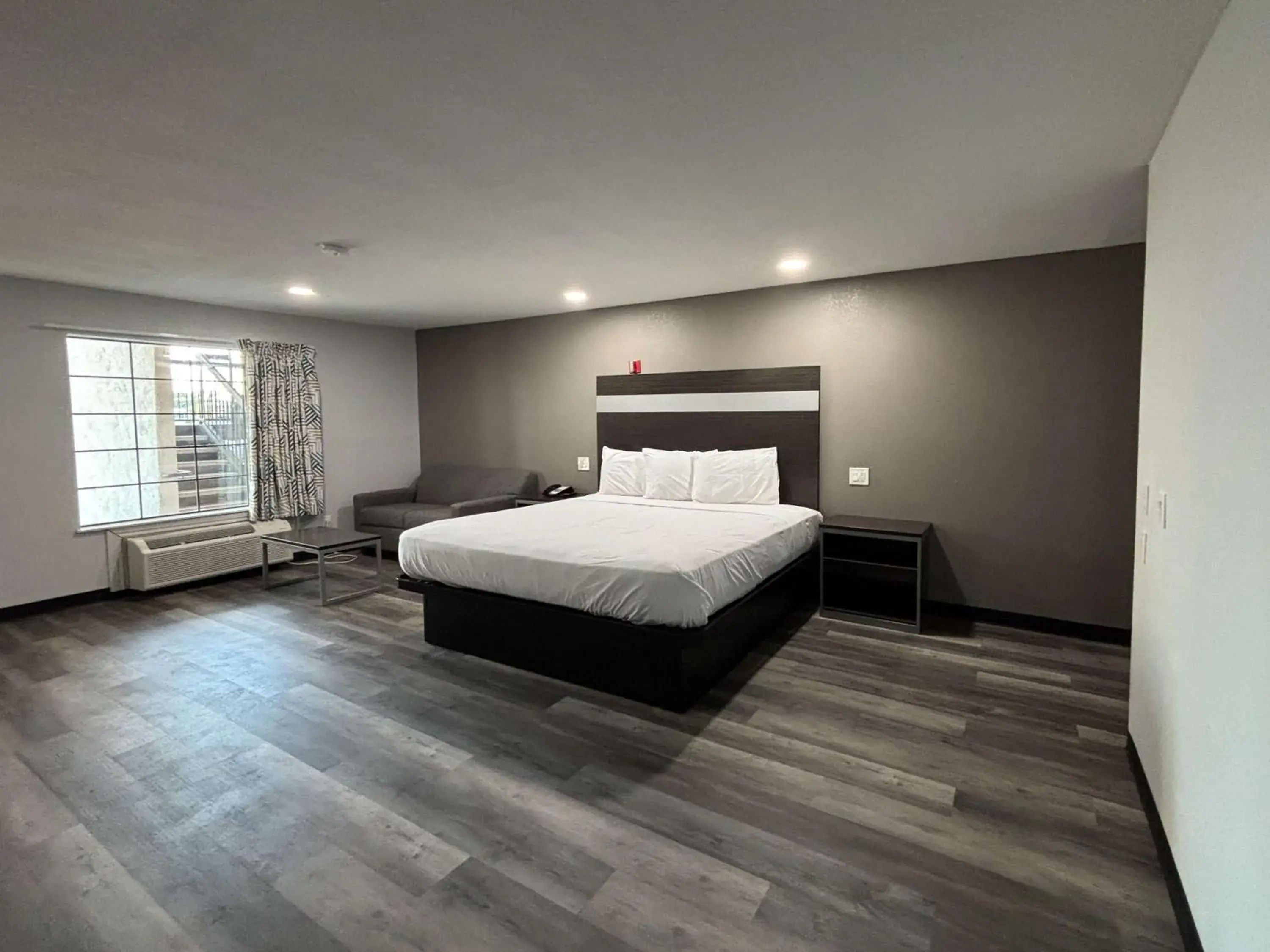 Bedroom, Bed in Americas Best Value Inn & Suites La Porte/Houston Bedroom, Bed in Americas Best Value Inn & Suites La Porte/Houston