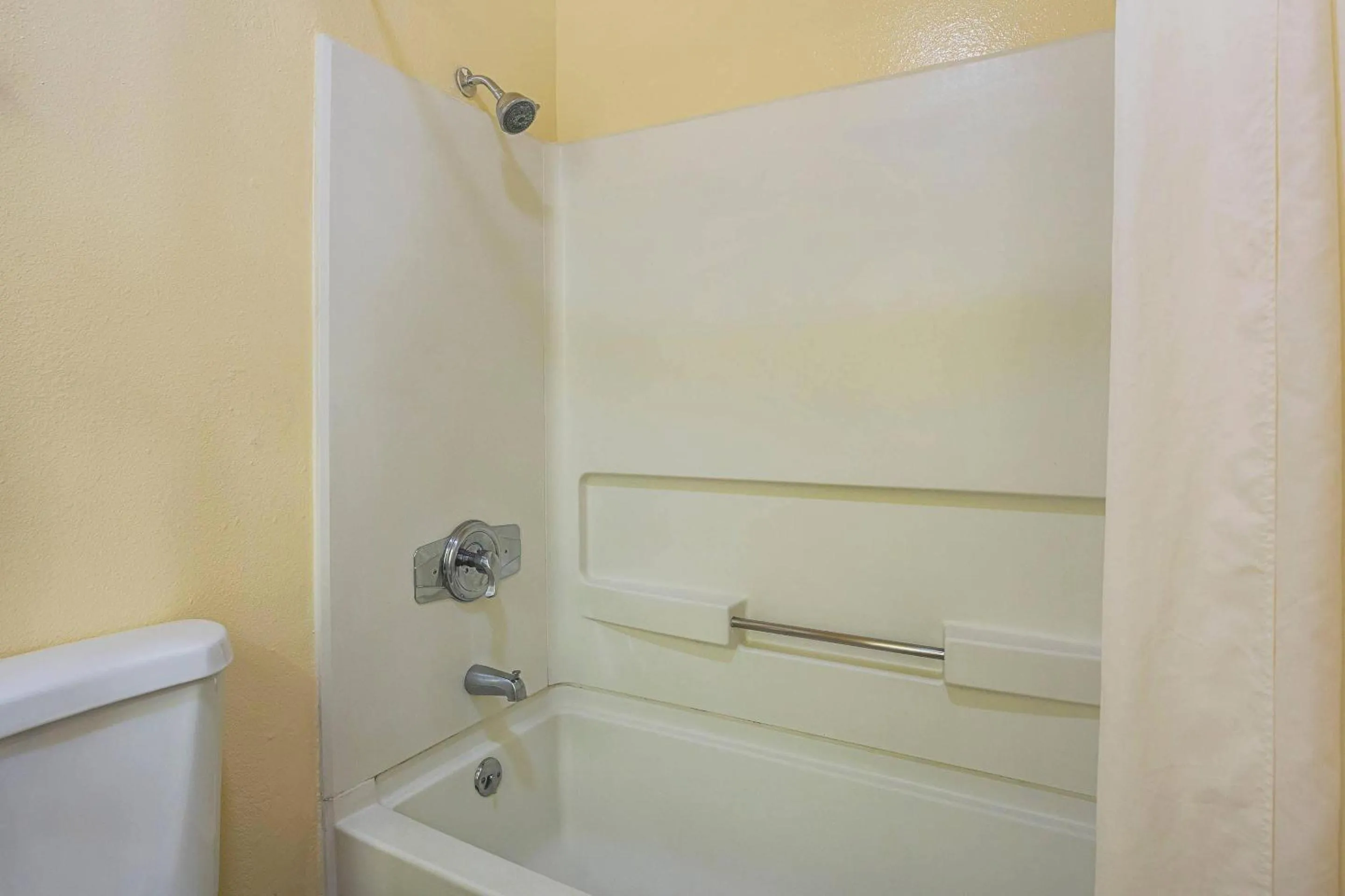 Bedroom in Econo Lodge Hurricane Zion Park Area