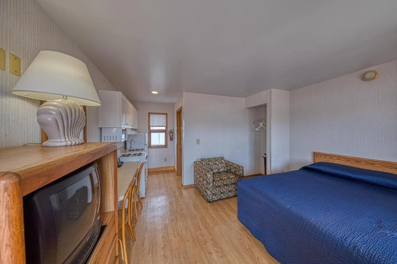 Photo of the whole room in Sea Spray Motel