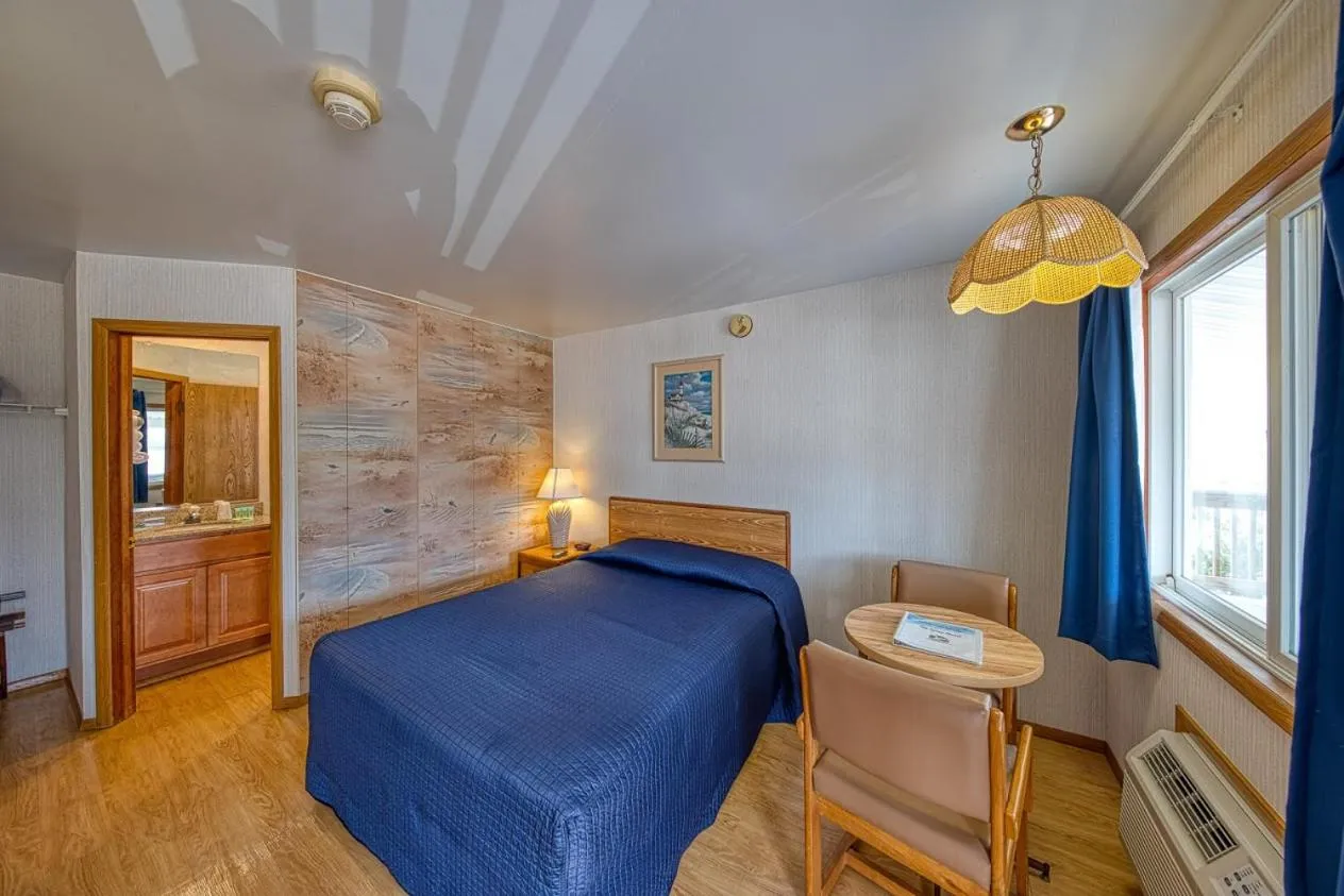 Bed in Sea Spray Motel
