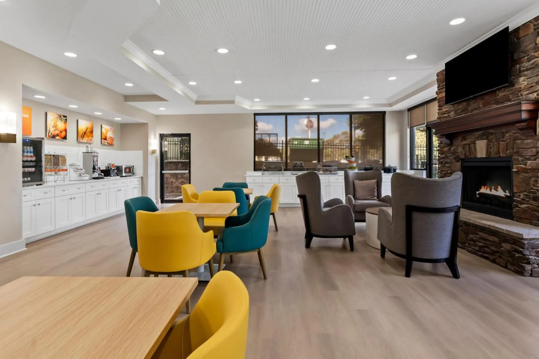 TV and multimedia in Comfort Suites Augusta Riverwatch