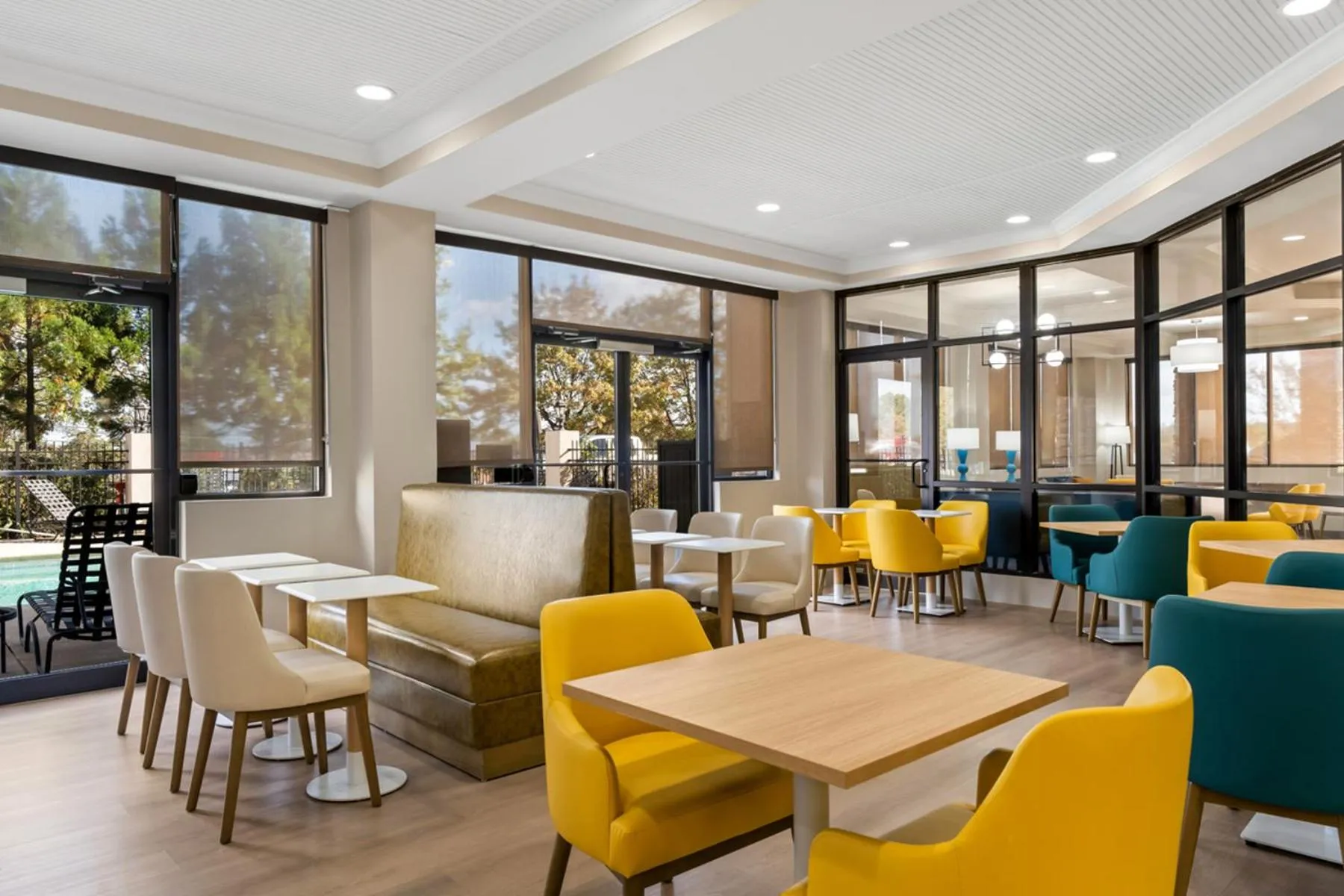 Dining area in Comfort Suites Augusta Riverwatch