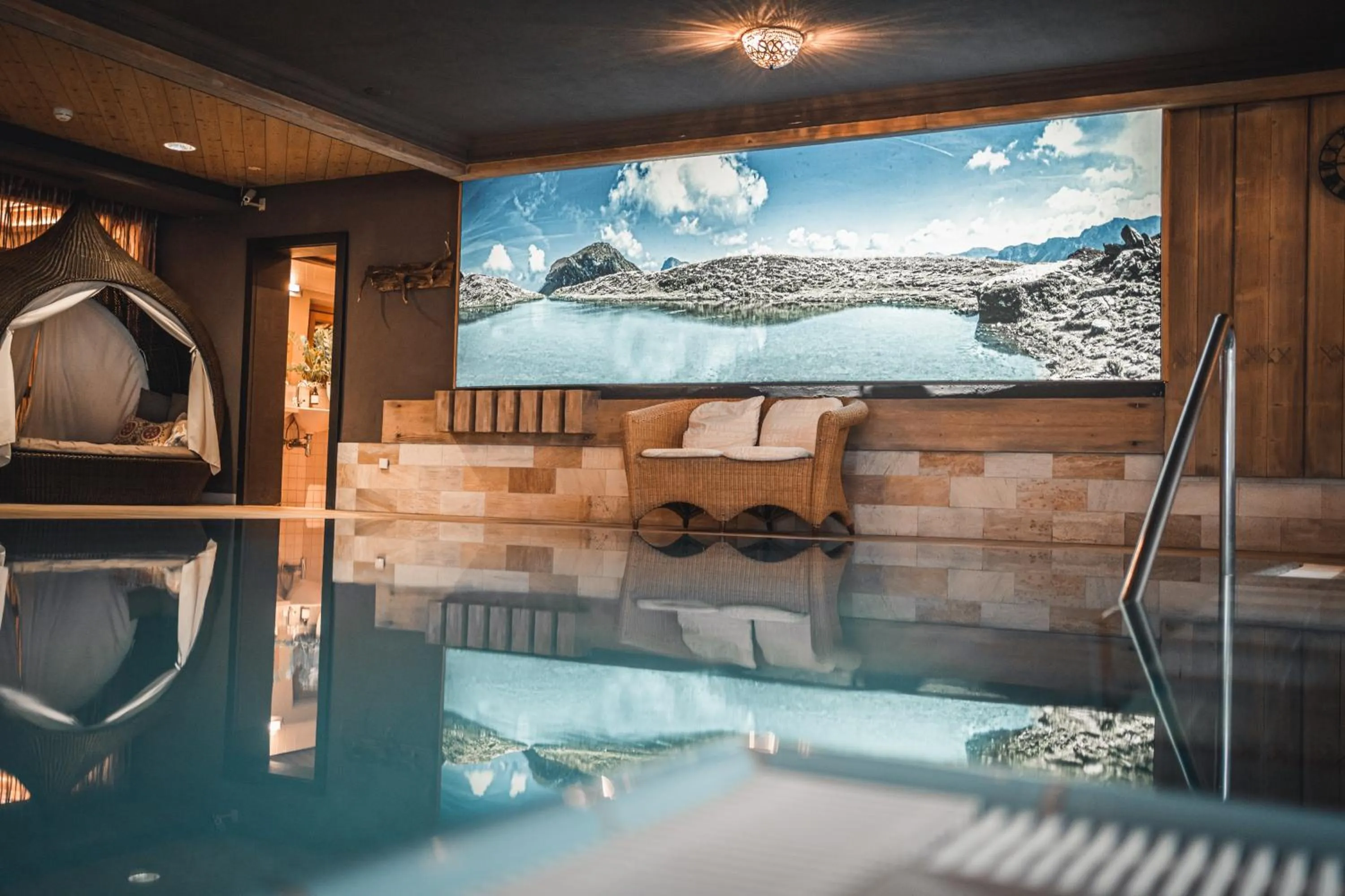 Swimming pool in Alpin Juwel - Bio und Lifestylehotel
