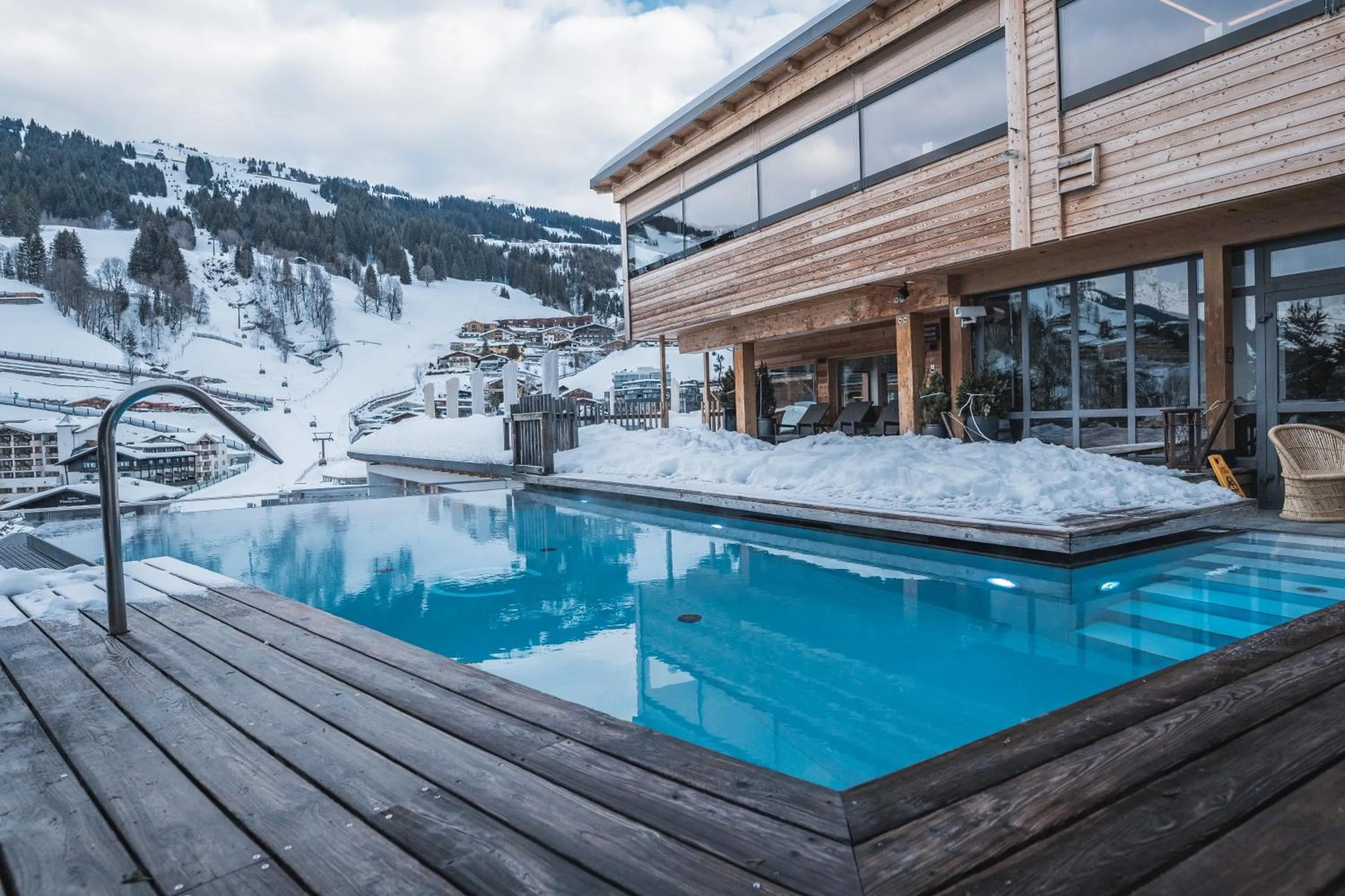 Swimming pool in Alpin Juwel - Bio und Lifestylehotel