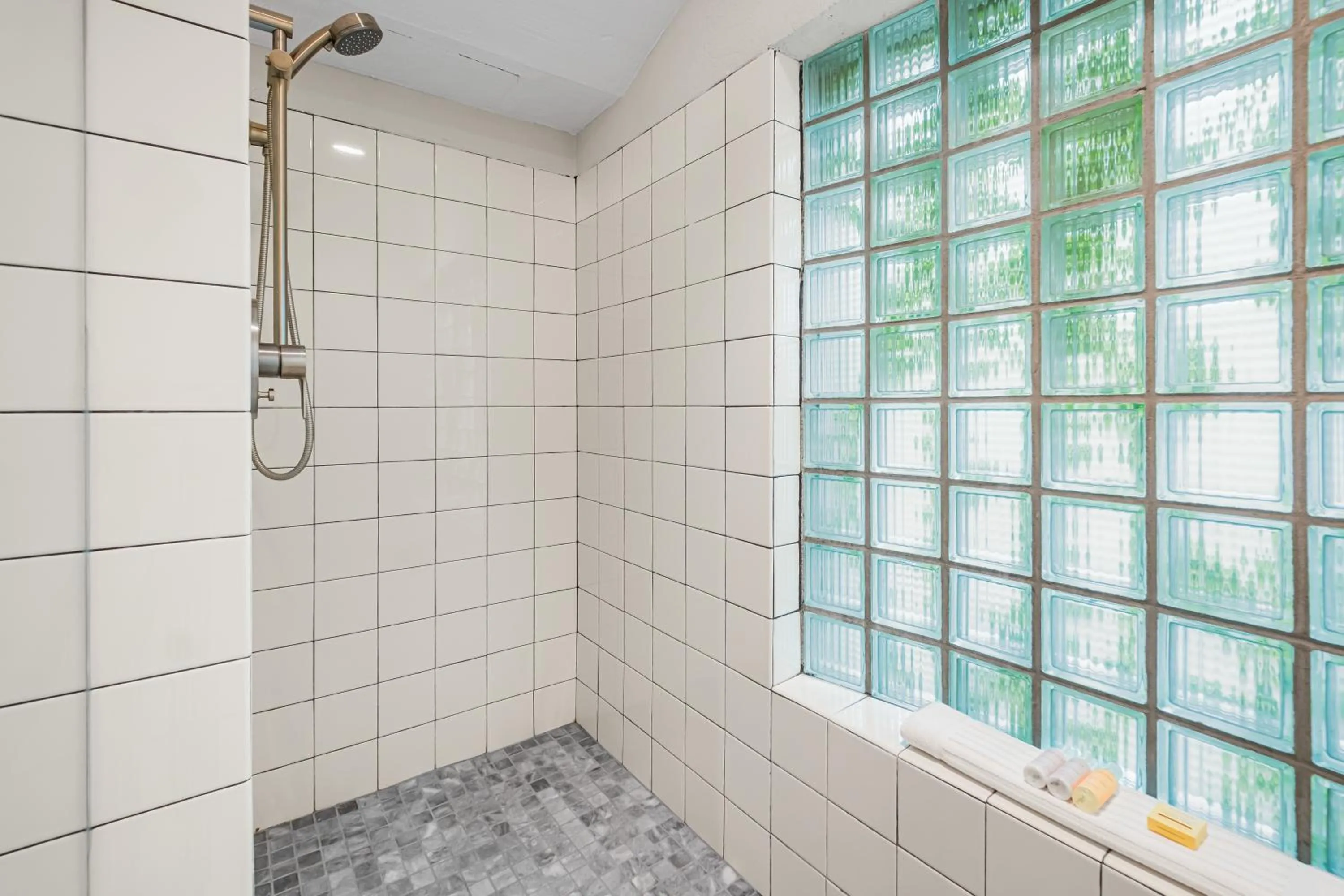 Shower in The Inn at Middleton Place