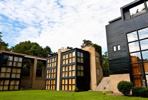 Facade/entrance in The Inn at Middleton Place
