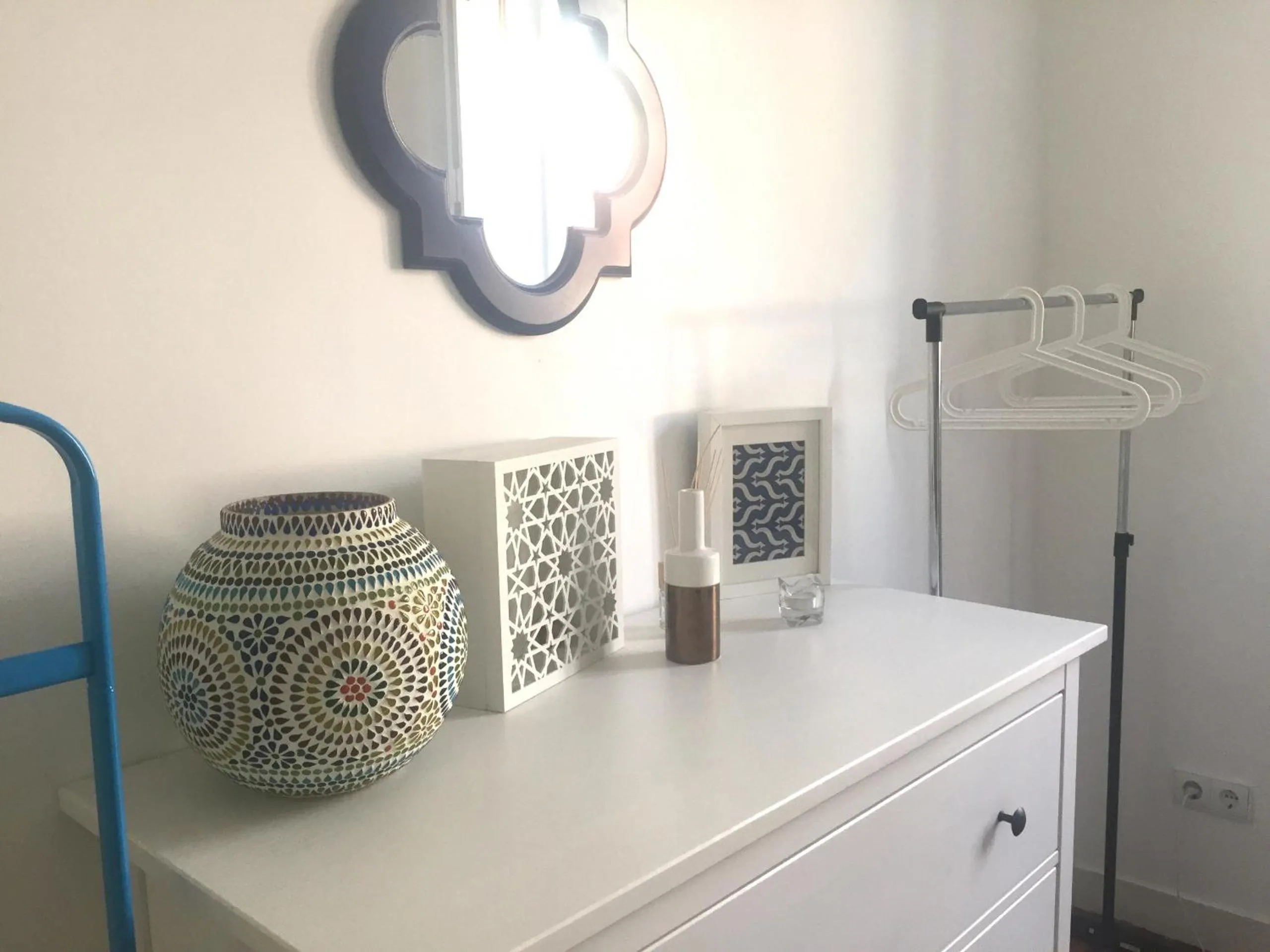 hair dresser in The Color Hostel