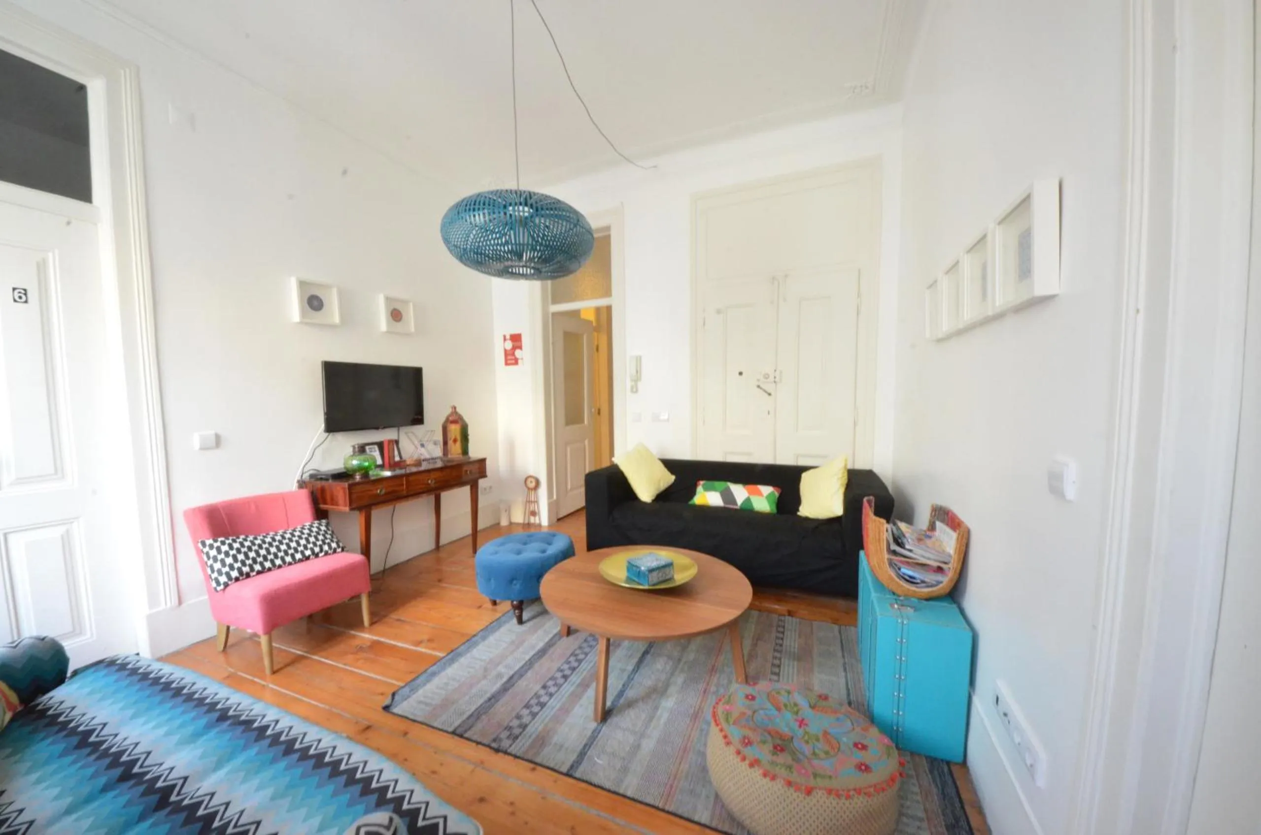 Communal lounge/ TV room in The Color Hostel