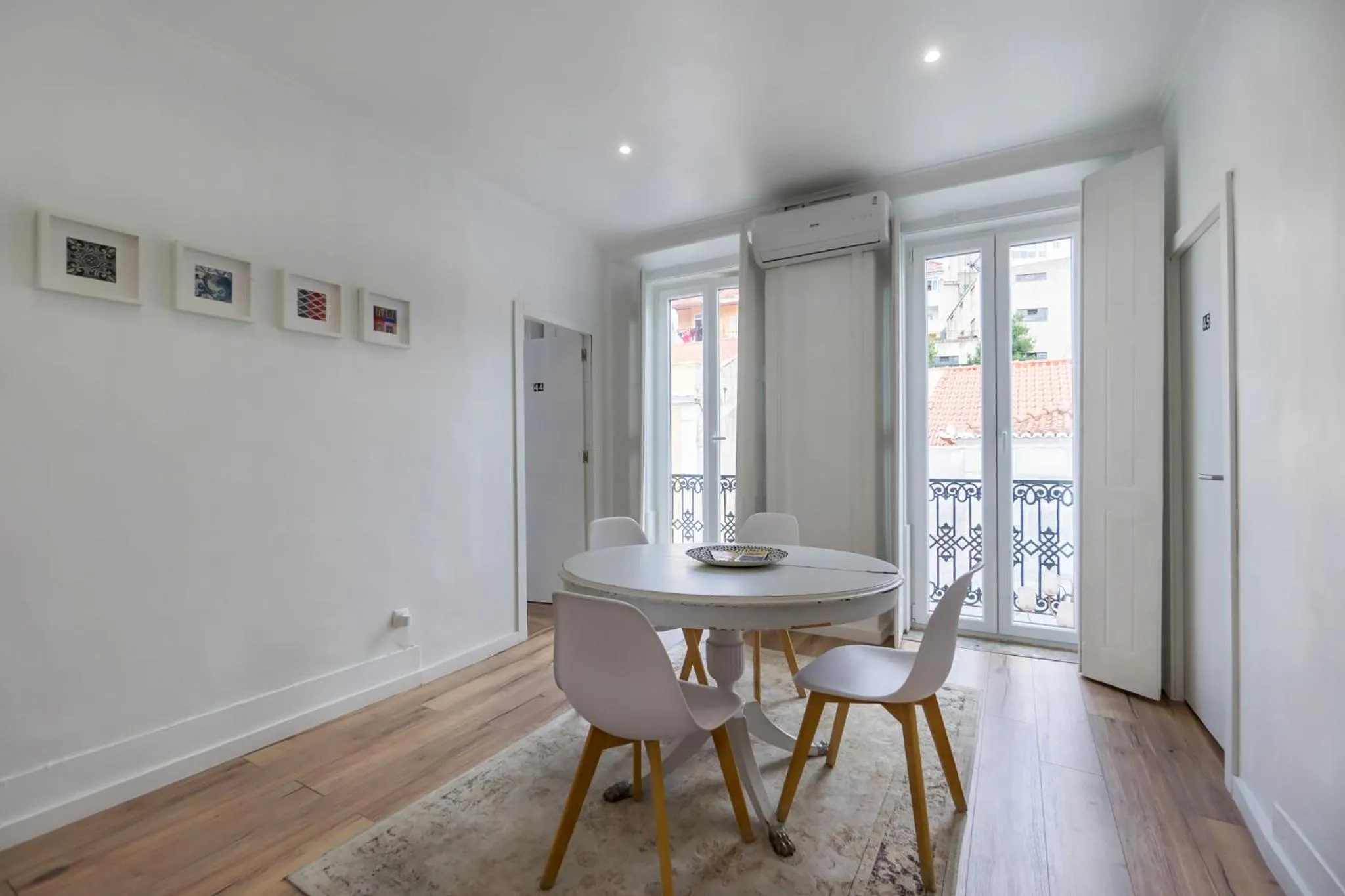 Communal lounge/ TV room in The Color Hostel