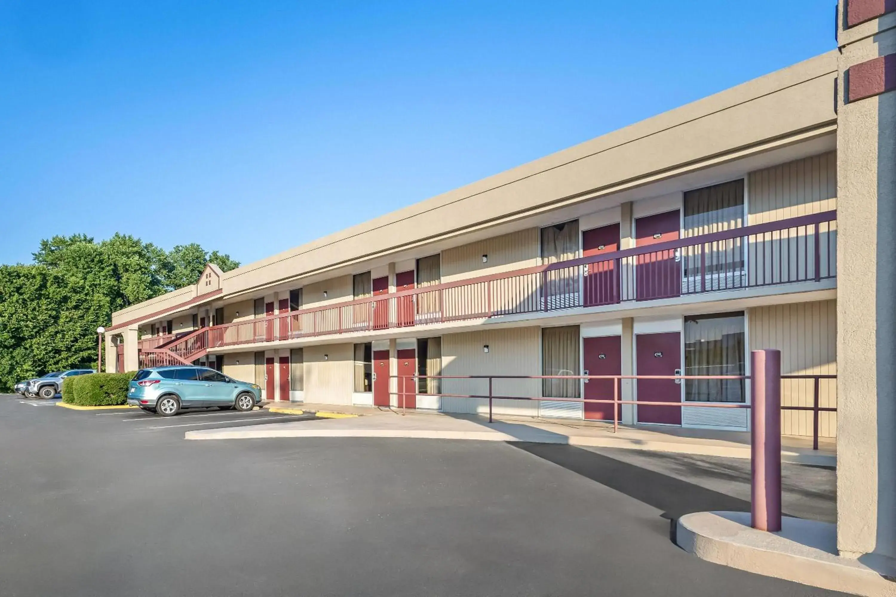 Property building in Super 8 by Wyndham Commerce Property building in Super 8 by Wyndham Commerce