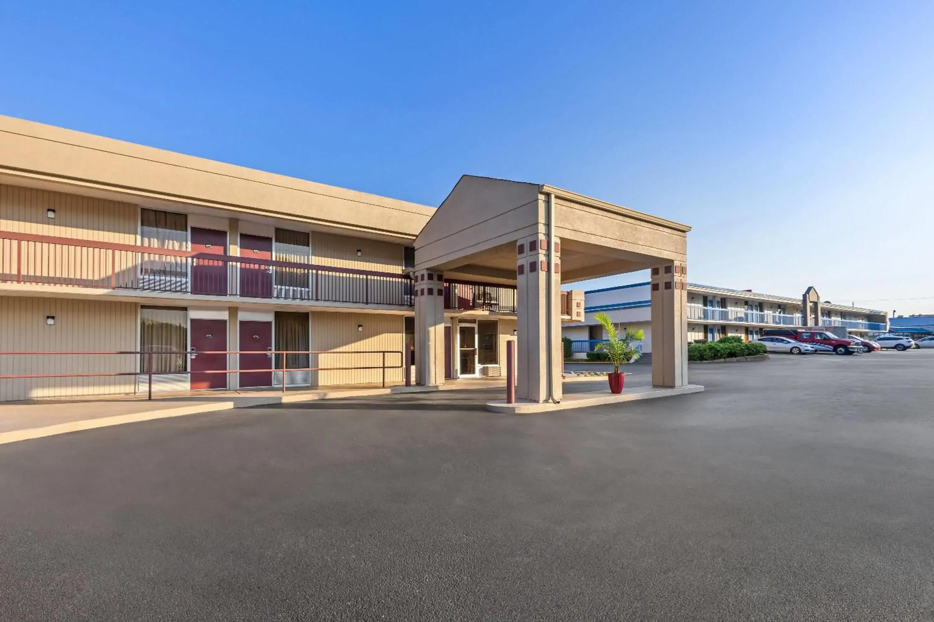 Property building in Super 8 by Wyndham Commerce Property building in Super 8 by Wyndham Commerce