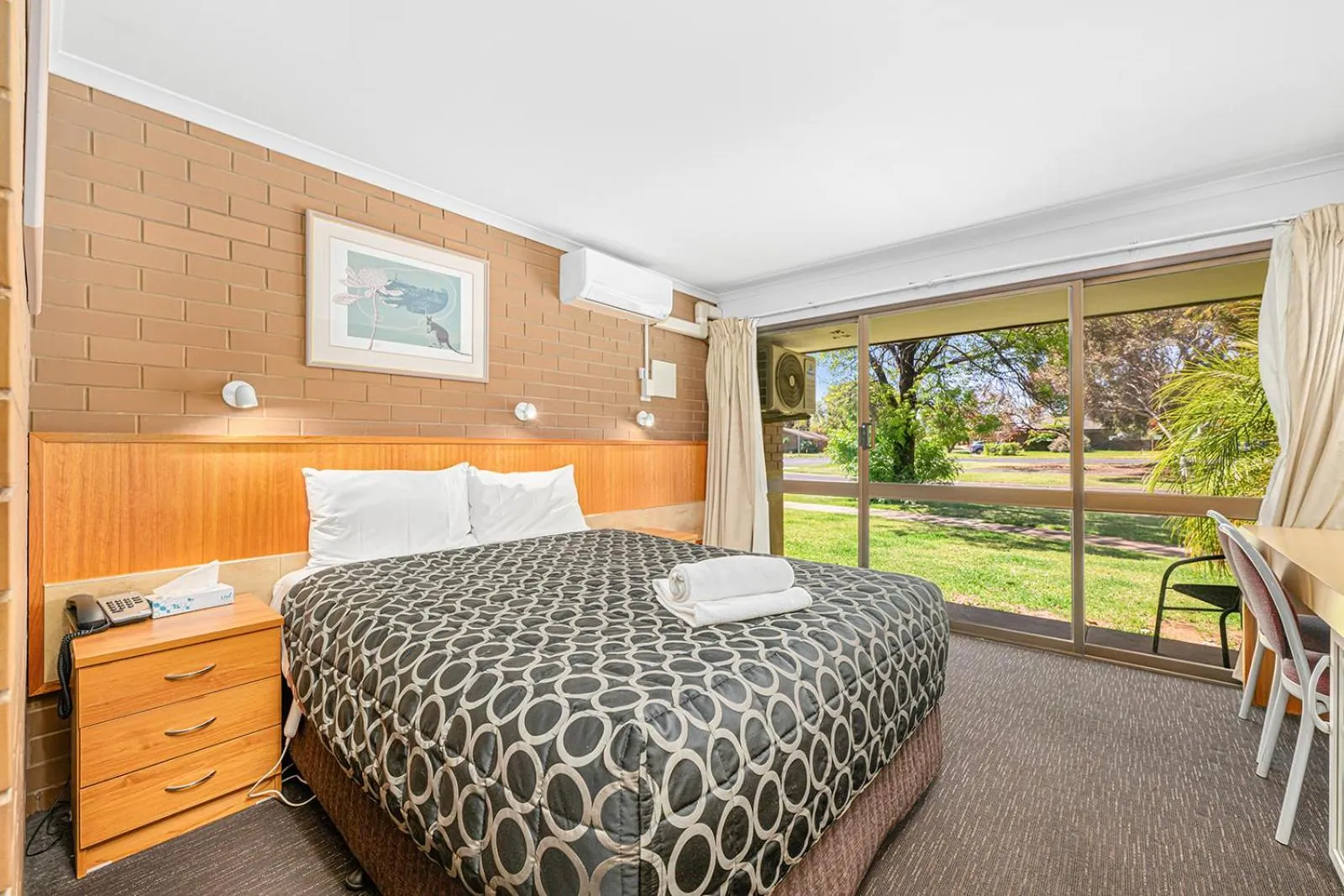 Bed in Mildura Motor Inn