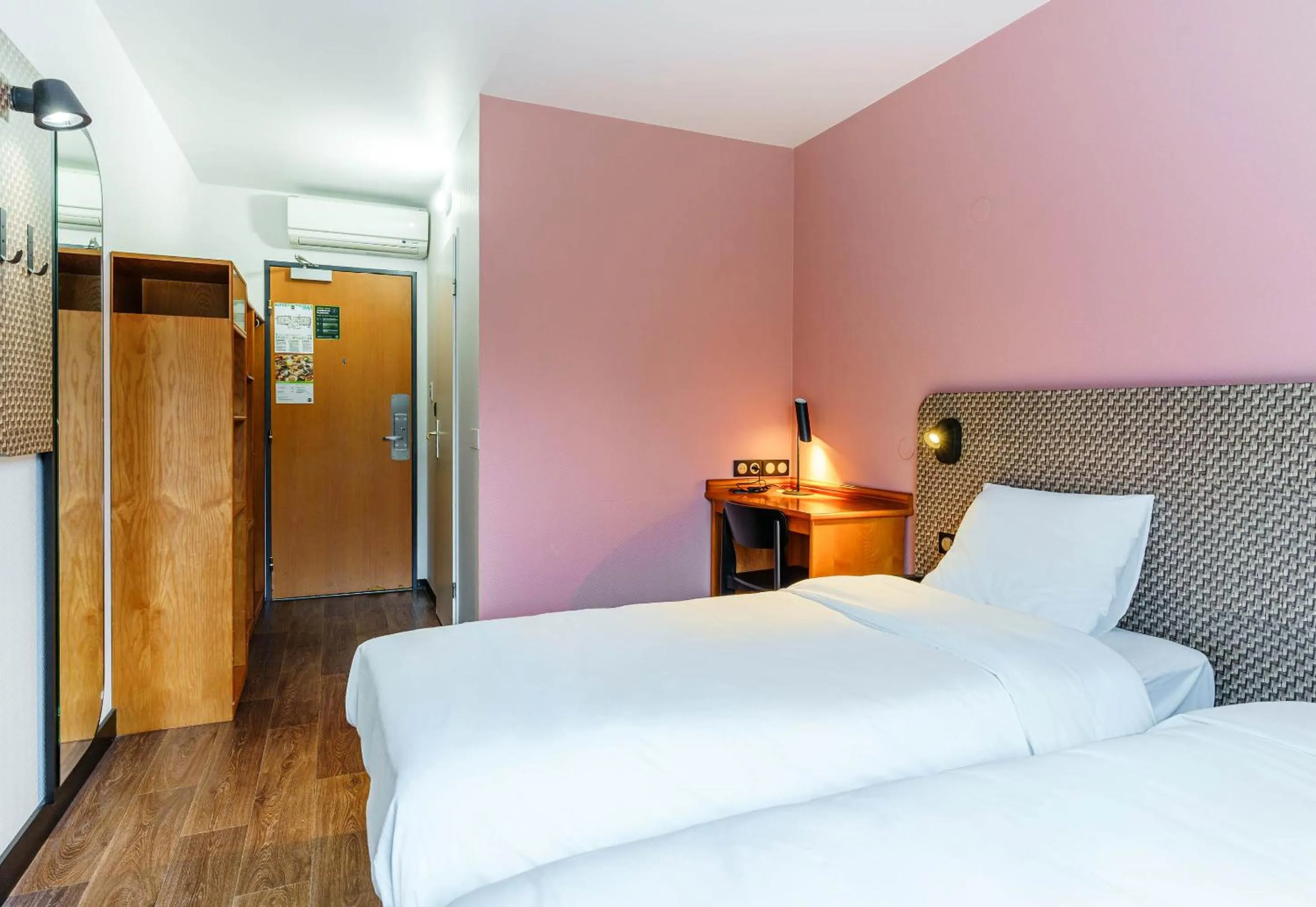 Bedroom, Bed in B&B HOTEL Amneville-les-Thermes