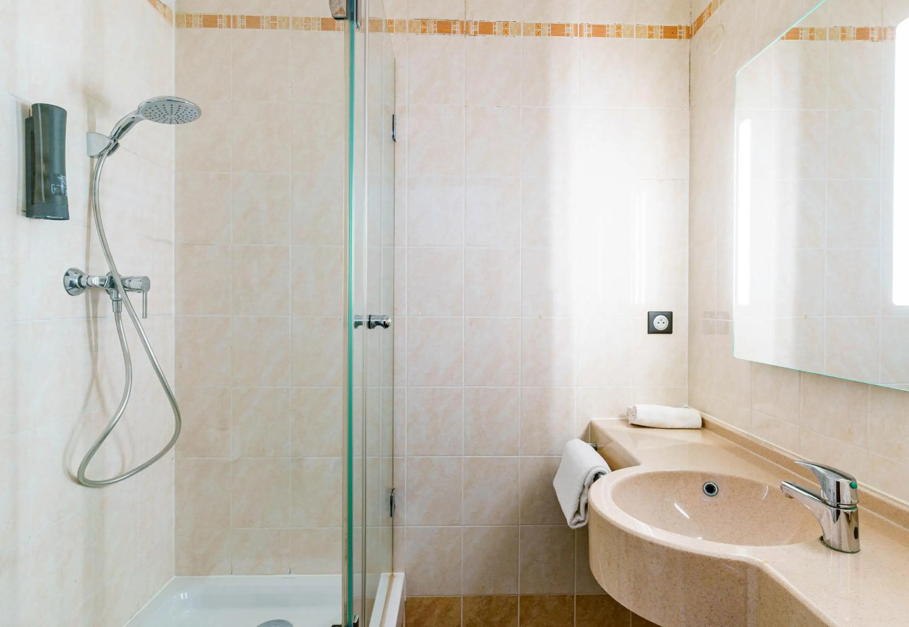 Bathroom in B&B HOTEL Amneville-les-Thermes