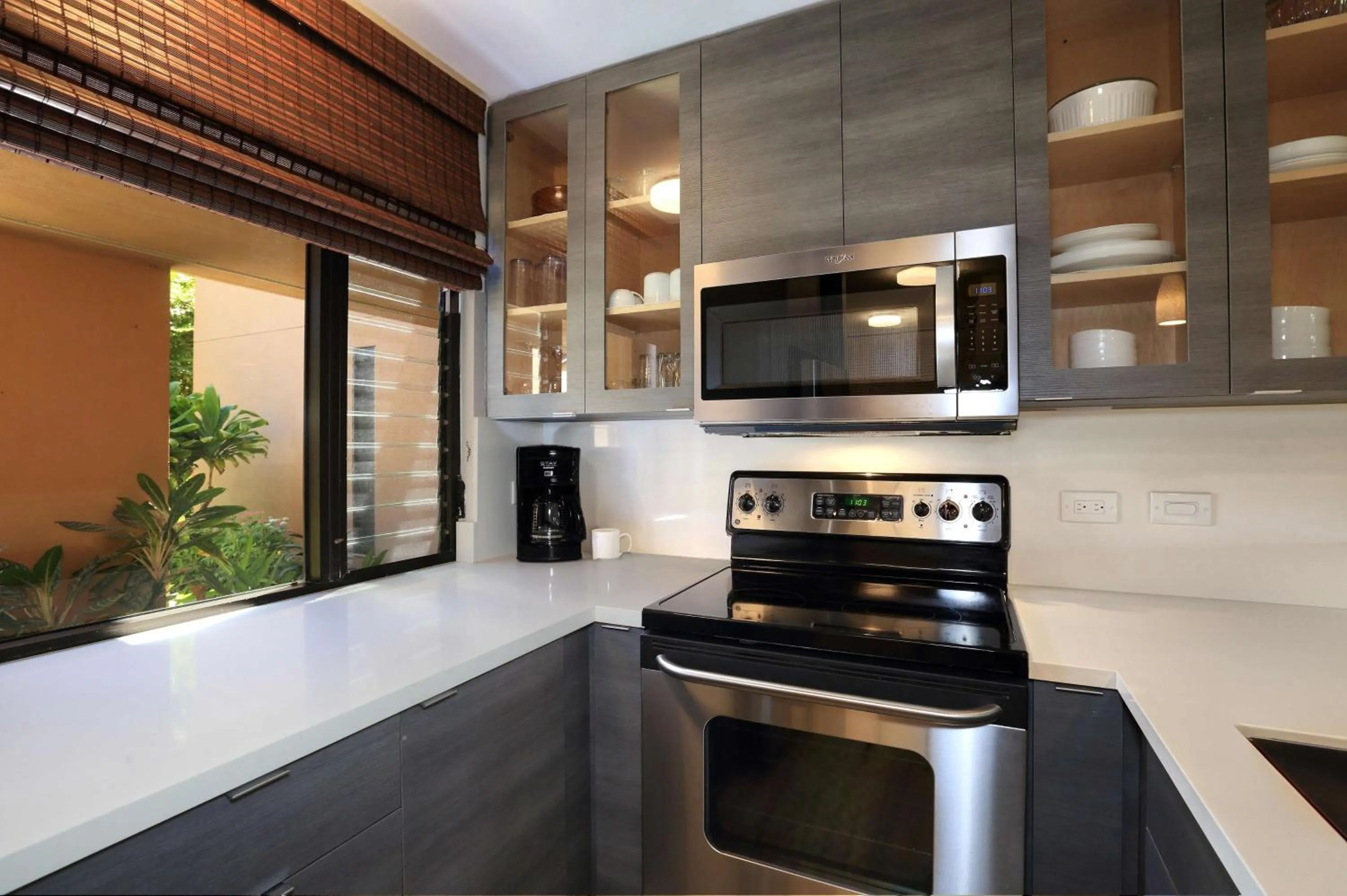 Photo of the whole room in Wailea Ekahi Village - CoralTree Residence Collection