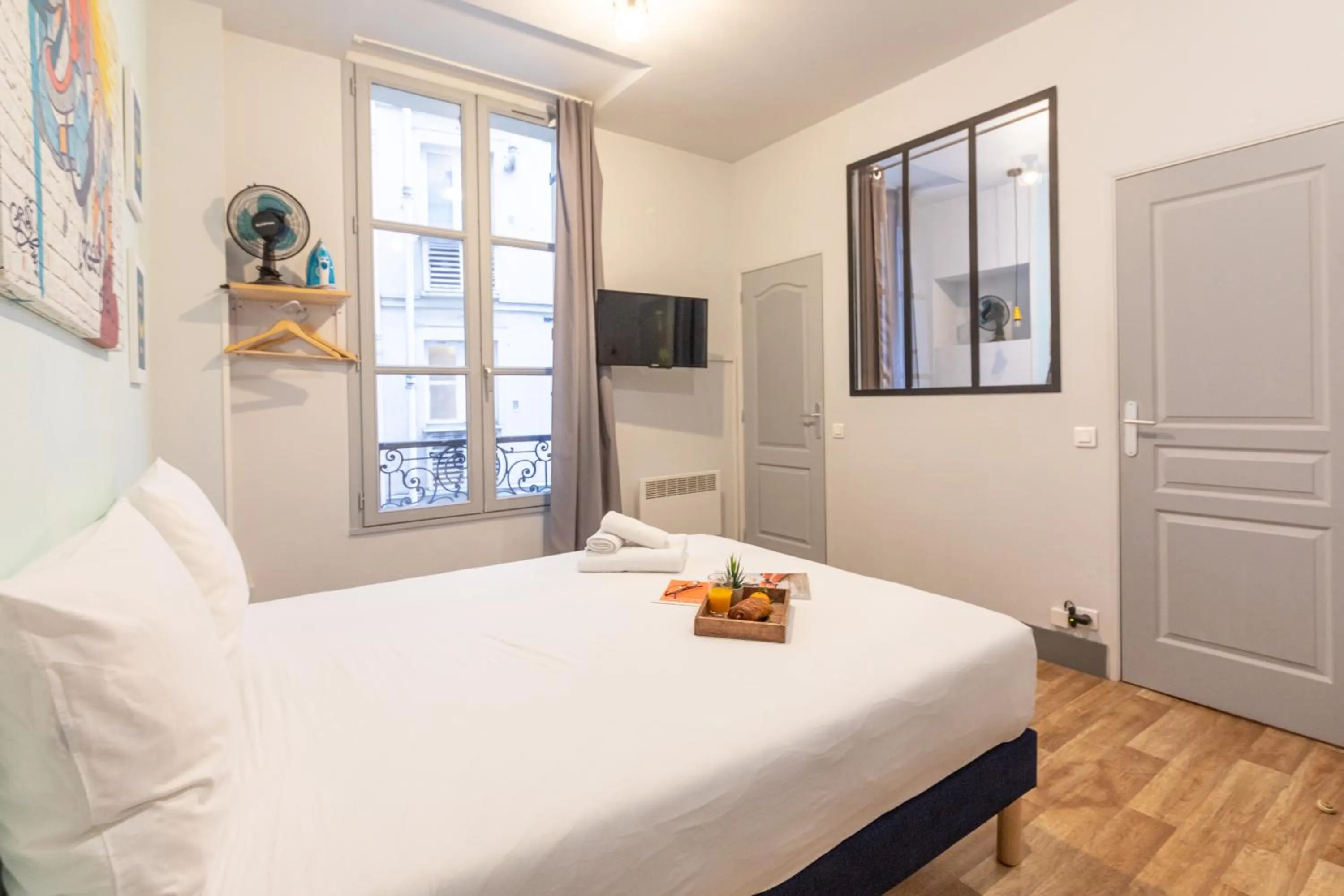 Photo of the whole room, Bed in WS Hôtel de Ville - Musée Pompidou