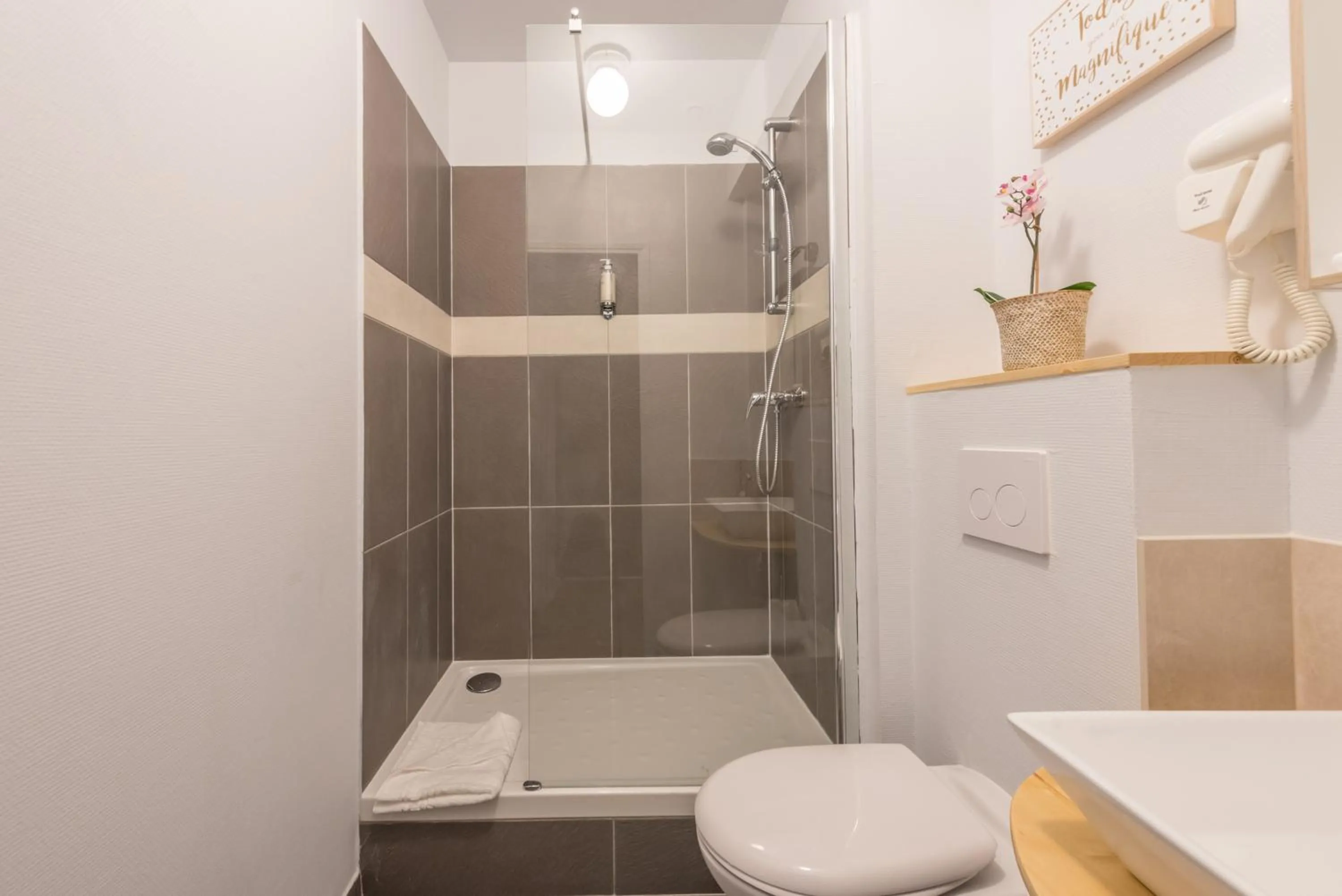 Bathroom in WS Hôtel de Ville - Musée Pompidou