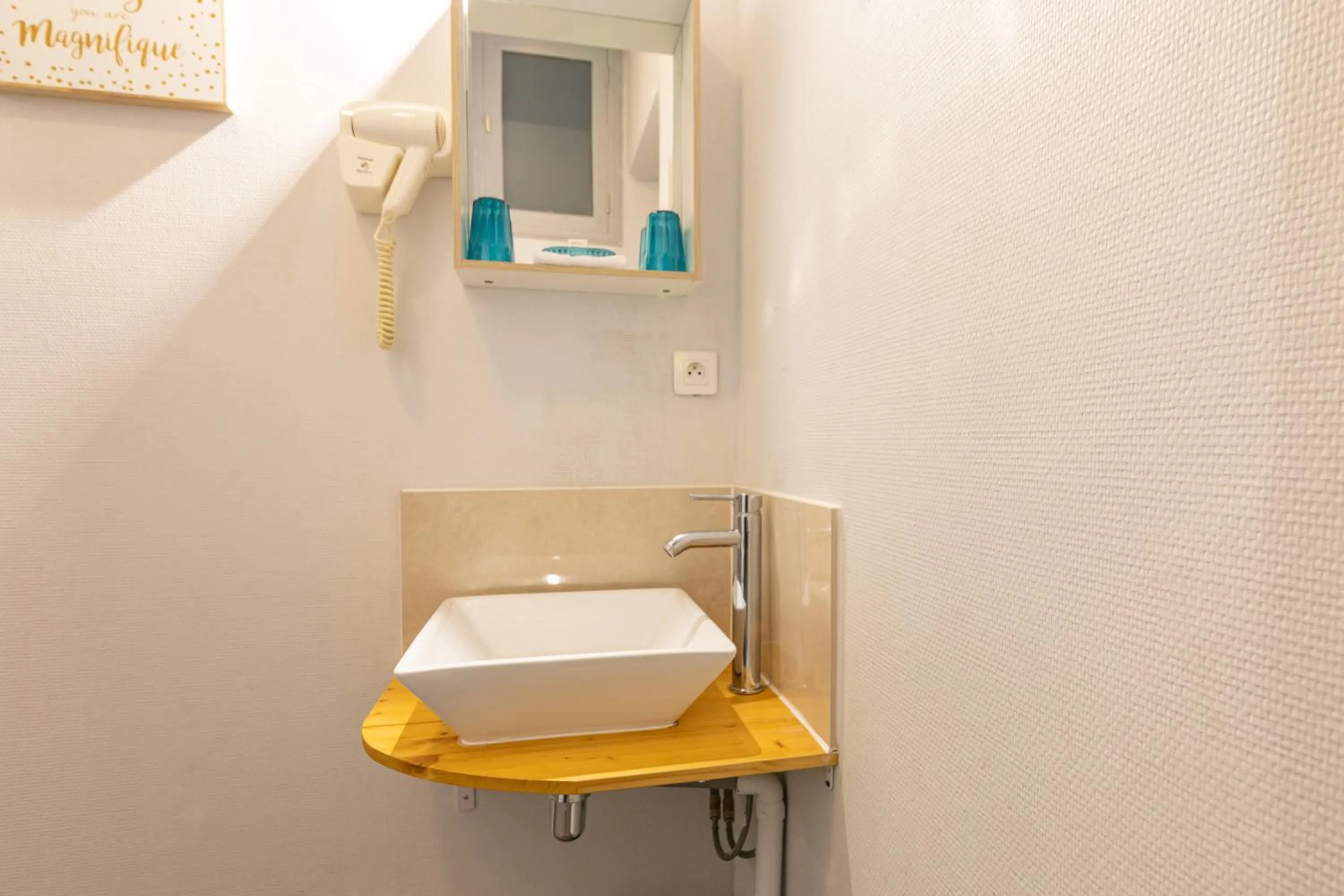 Bathroom in WS Hôtel de Ville - Musée Pompidou