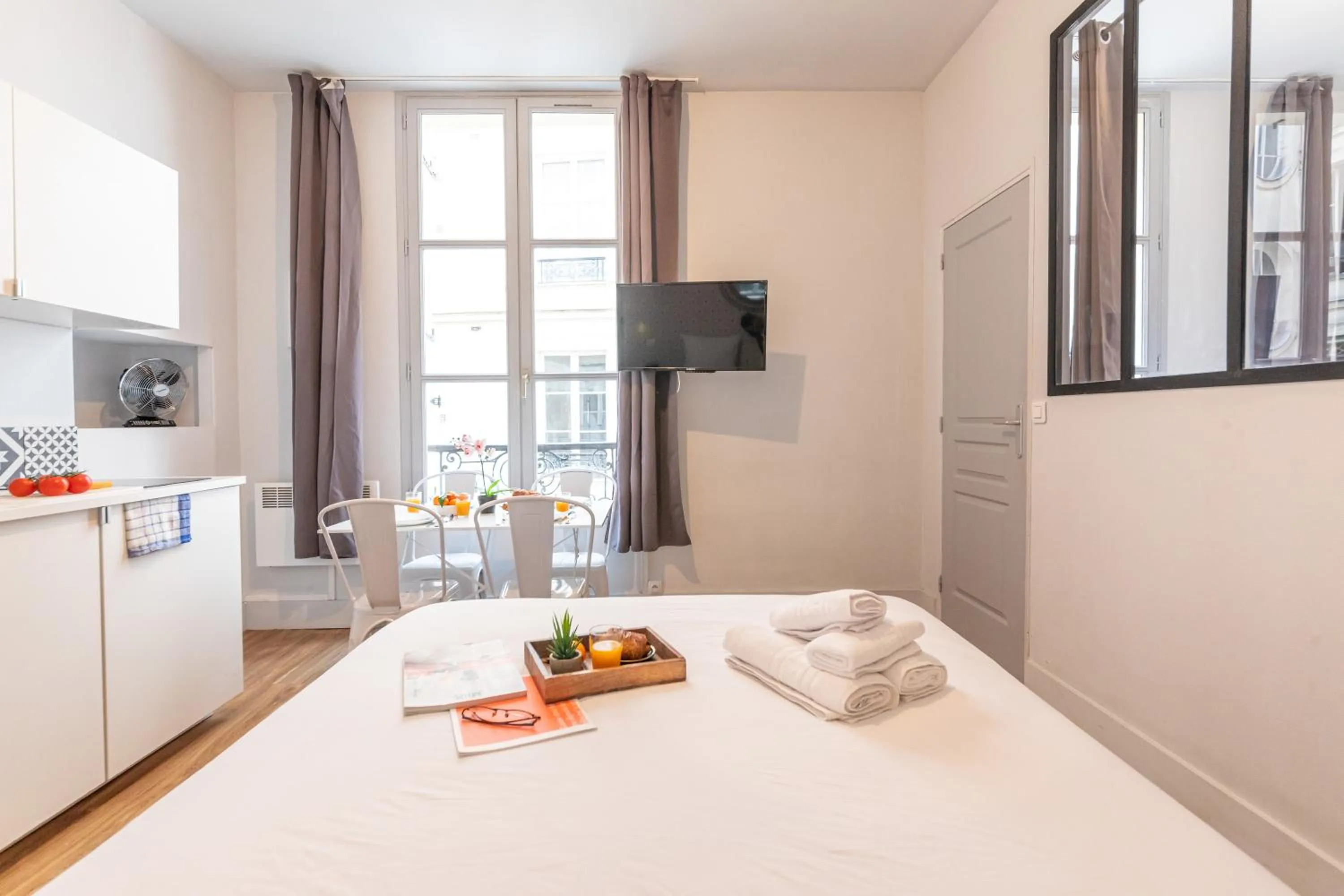 Photo of the whole room, Bed in WS Hôtel de Ville - Musée Pompidou