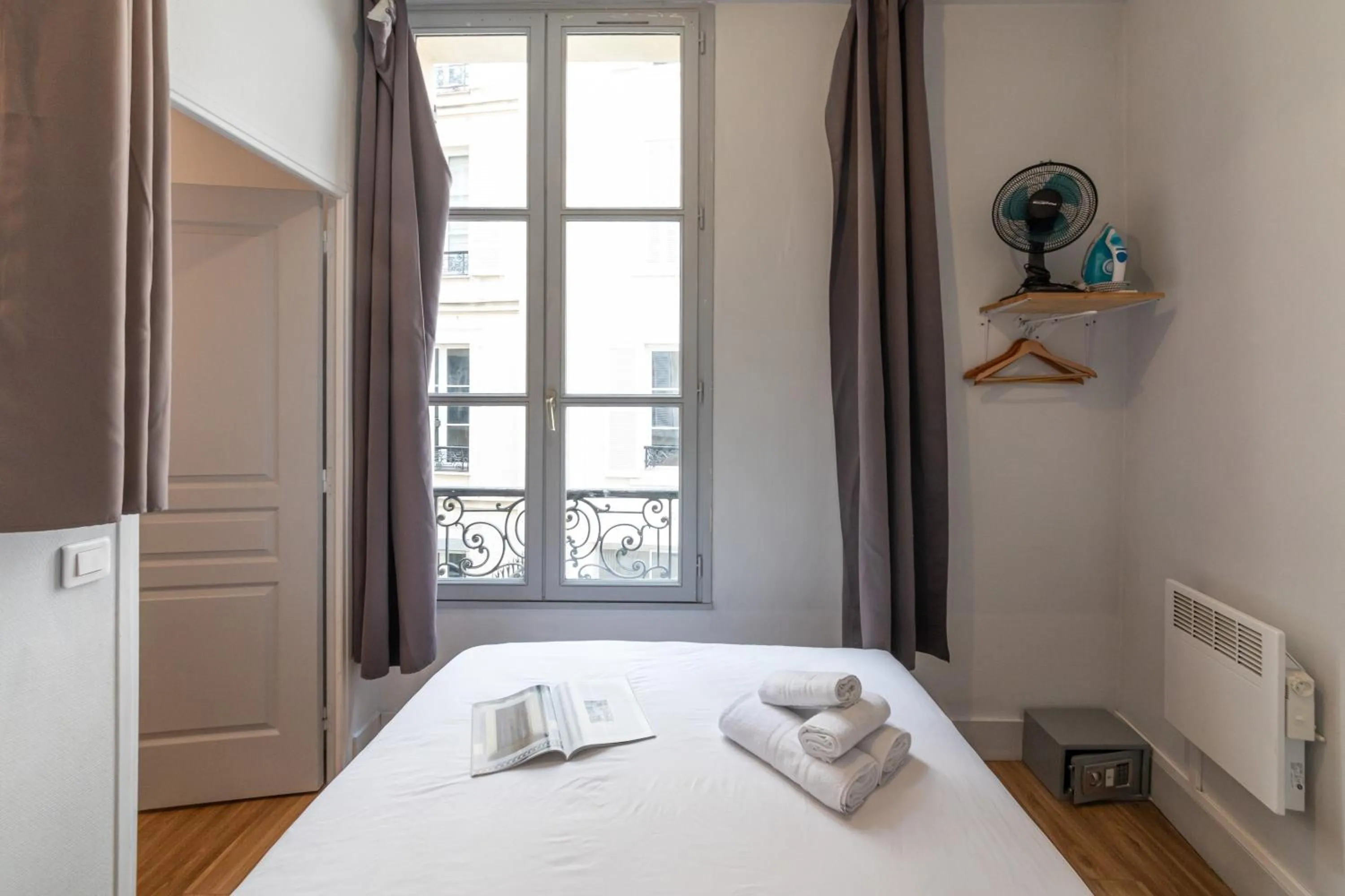 Photo of the whole room, Bed in WS Hôtel de Ville - Musée Pompidou