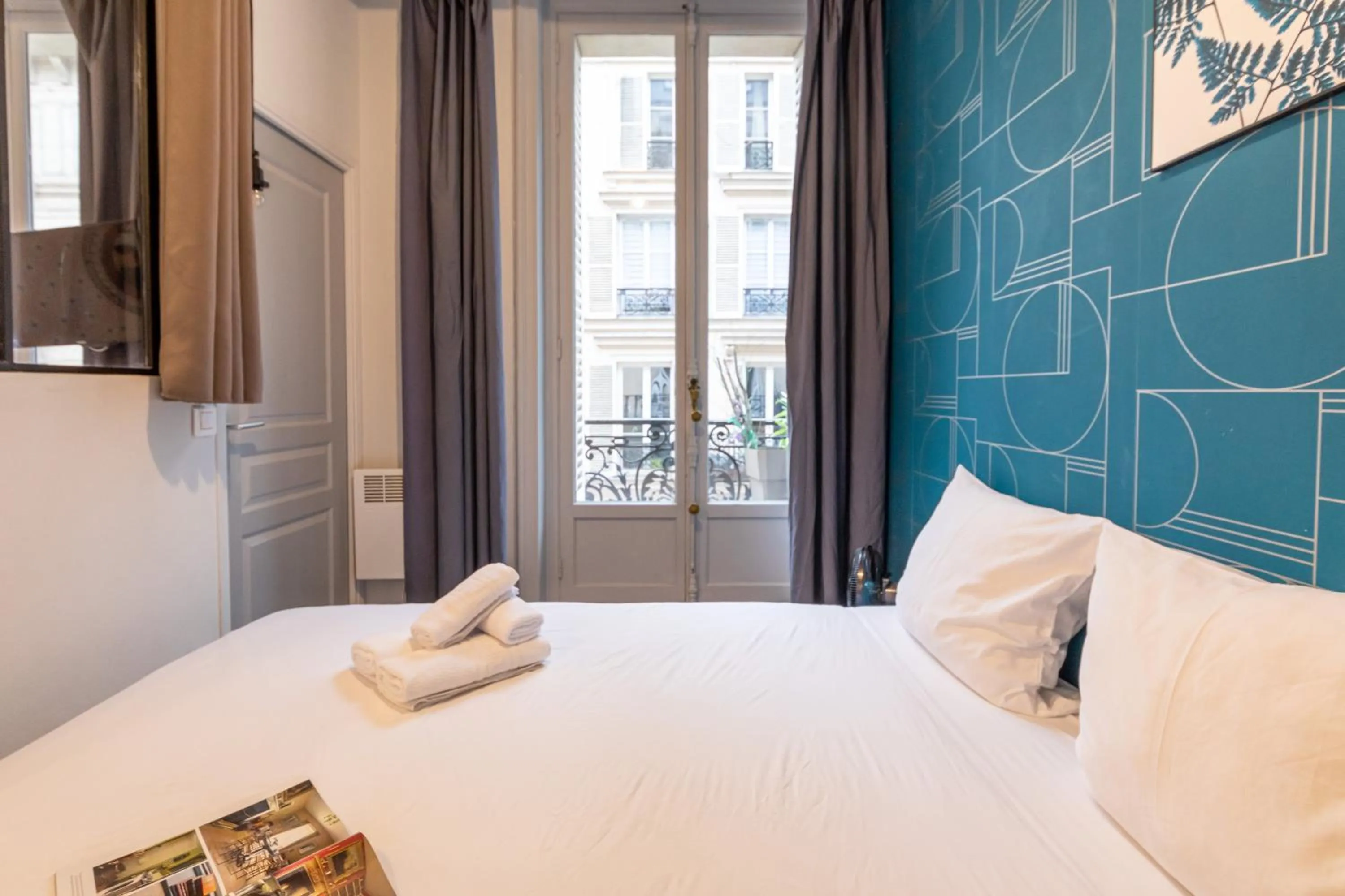 Bedroom, Bed in WS Hôtel de Ville - Musée Pompidou