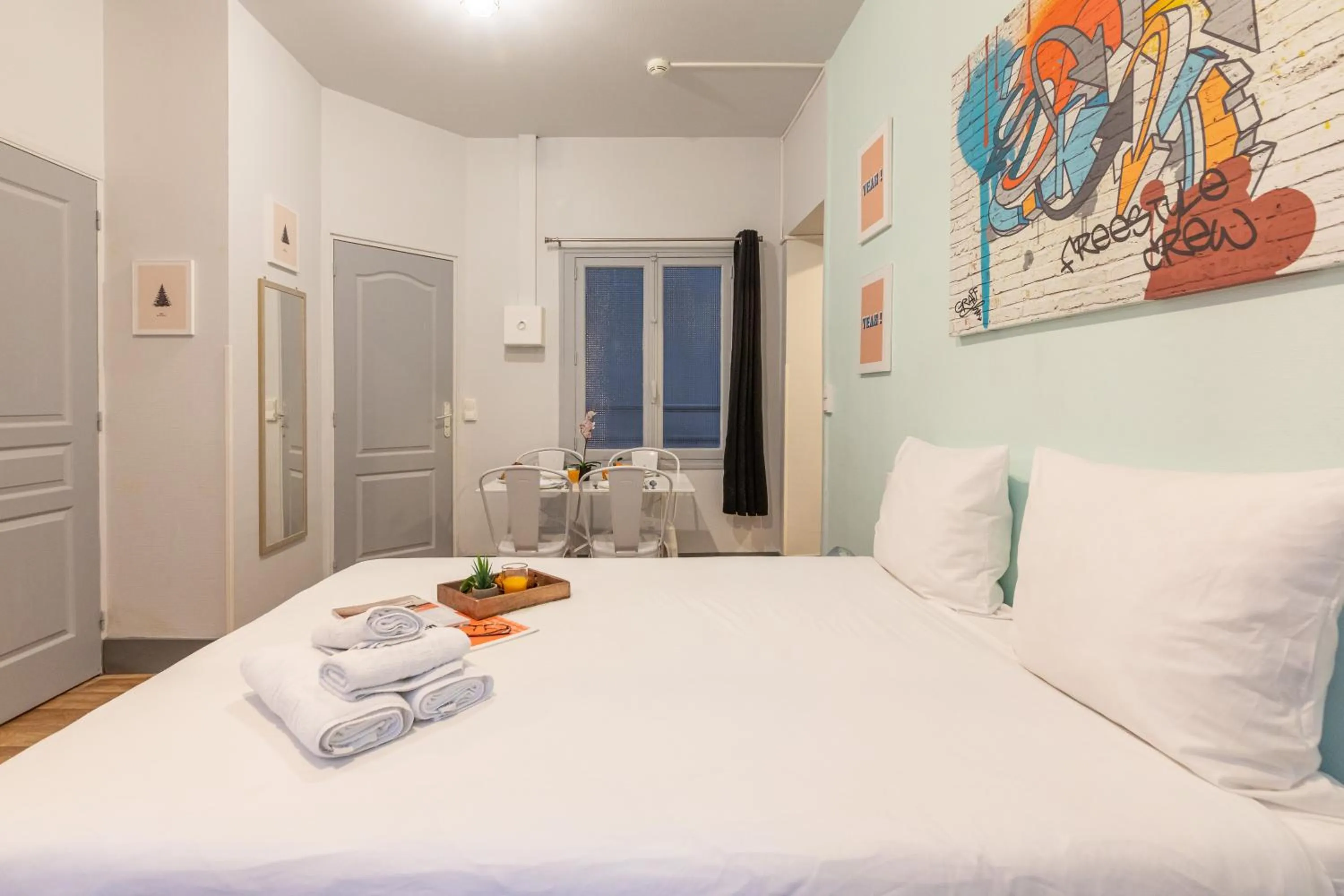 Photo of the whole room, Bed in WS Hôtel de Ville - Musée Pompidou