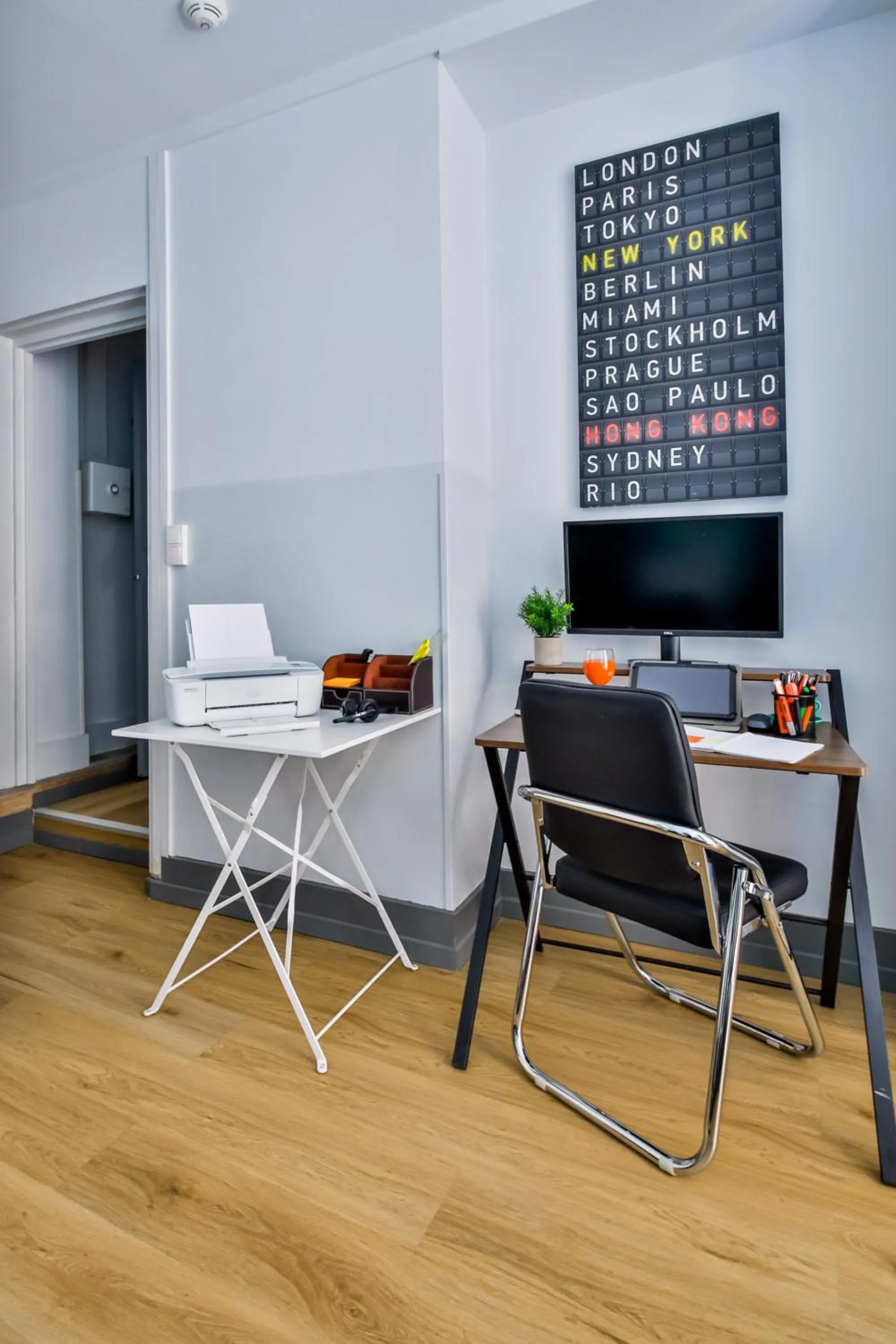 Seating area in WS Hôtel de Ville - Musée Pompidou