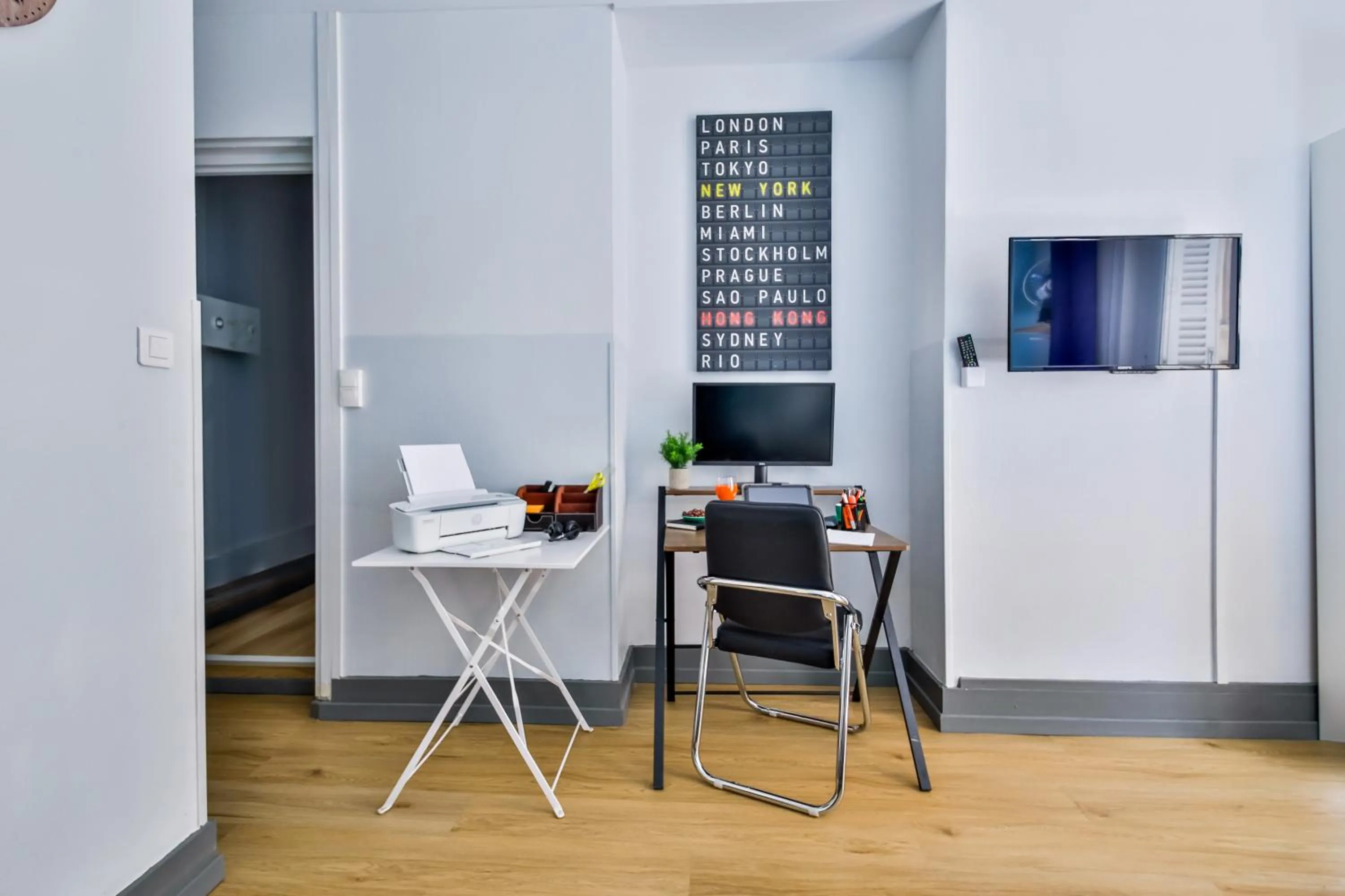Seating area in WS Hôtel de Ville - Musée Pompidou