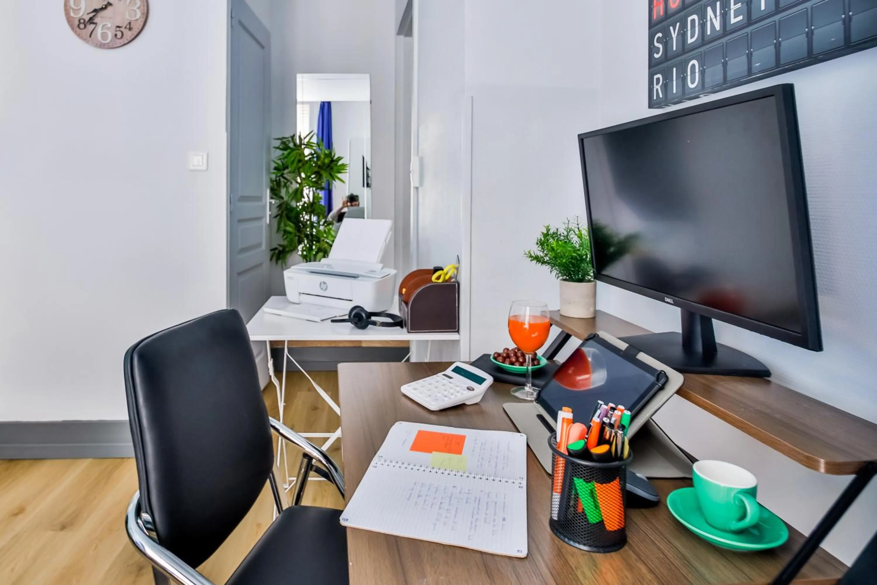 Seating area in WS Hôtel de Ville - Musée Pompidou