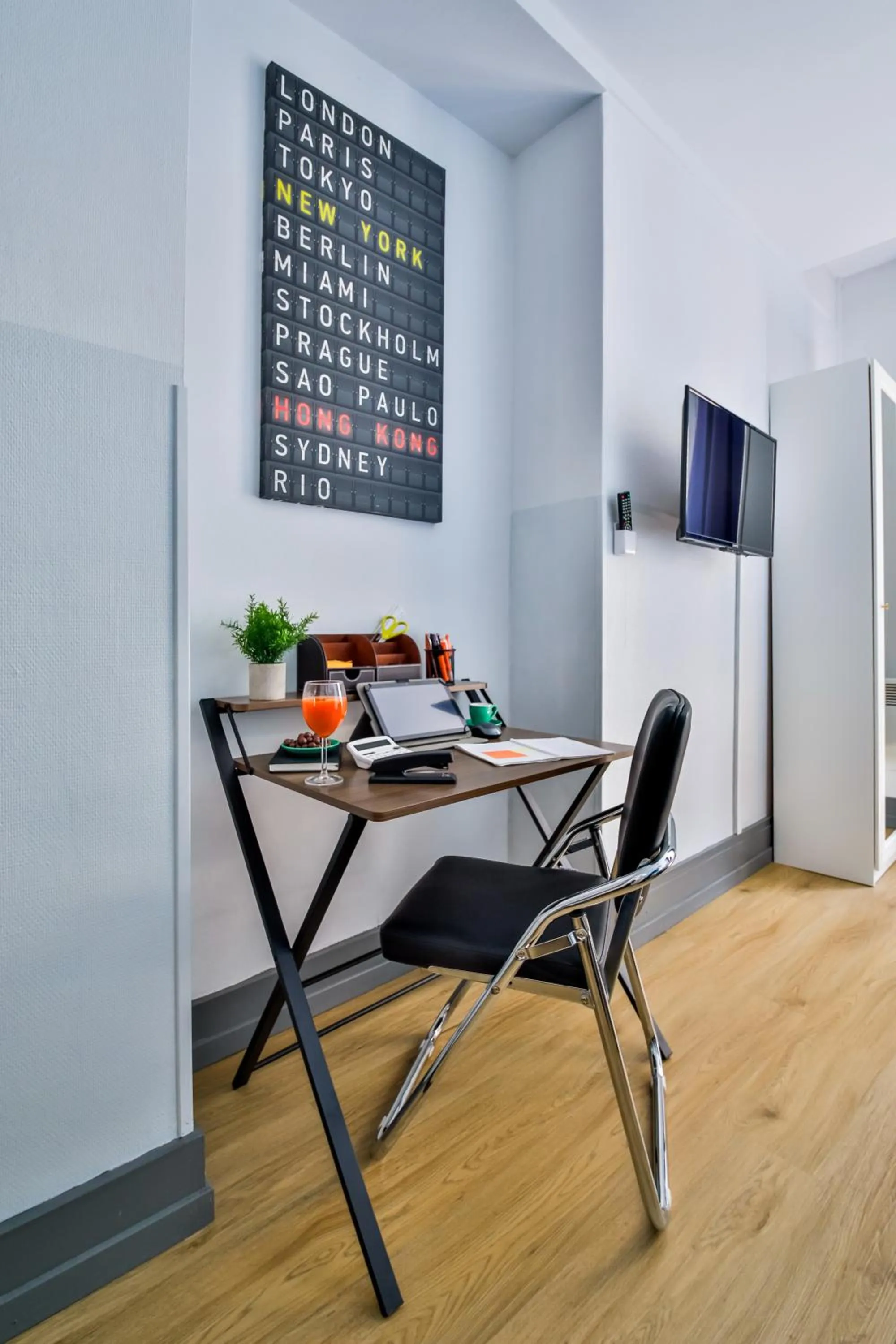 Seating area in WS Hôtel de Ville - Musée Pompidou