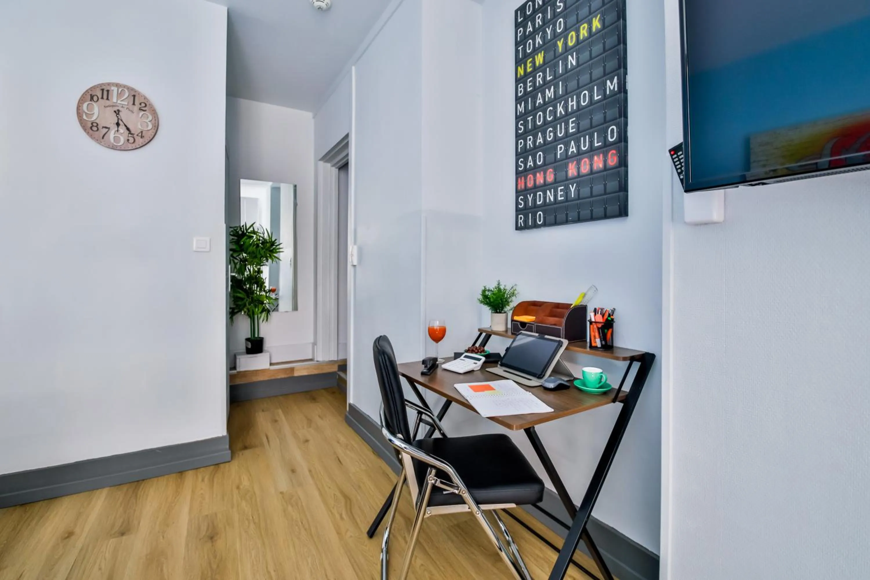 Seating area in WS Hôtel de Ville - Musée Pompidou