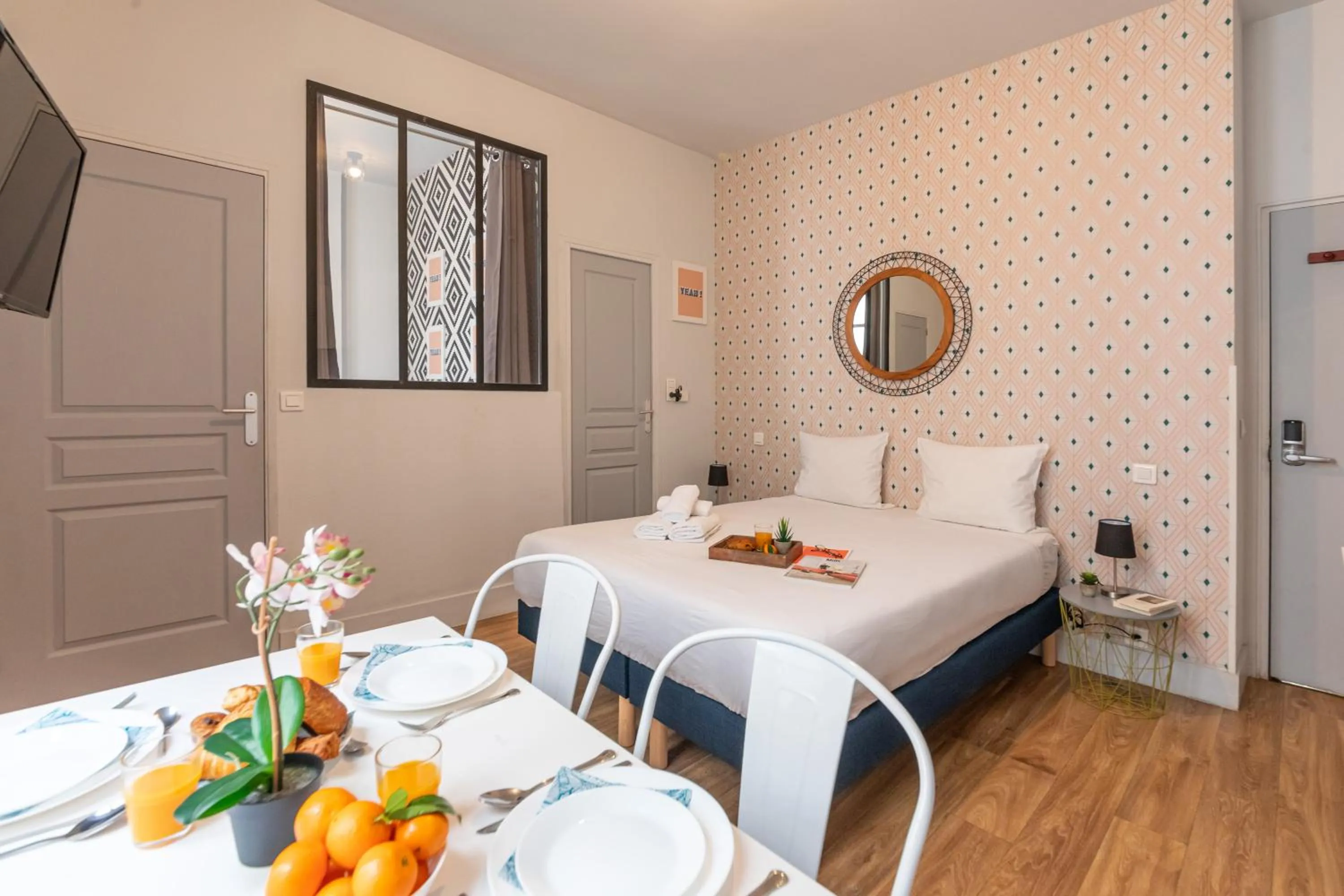 Photo of the whole room, Bed in WS Hôtel de Ville - Musée Pompidou